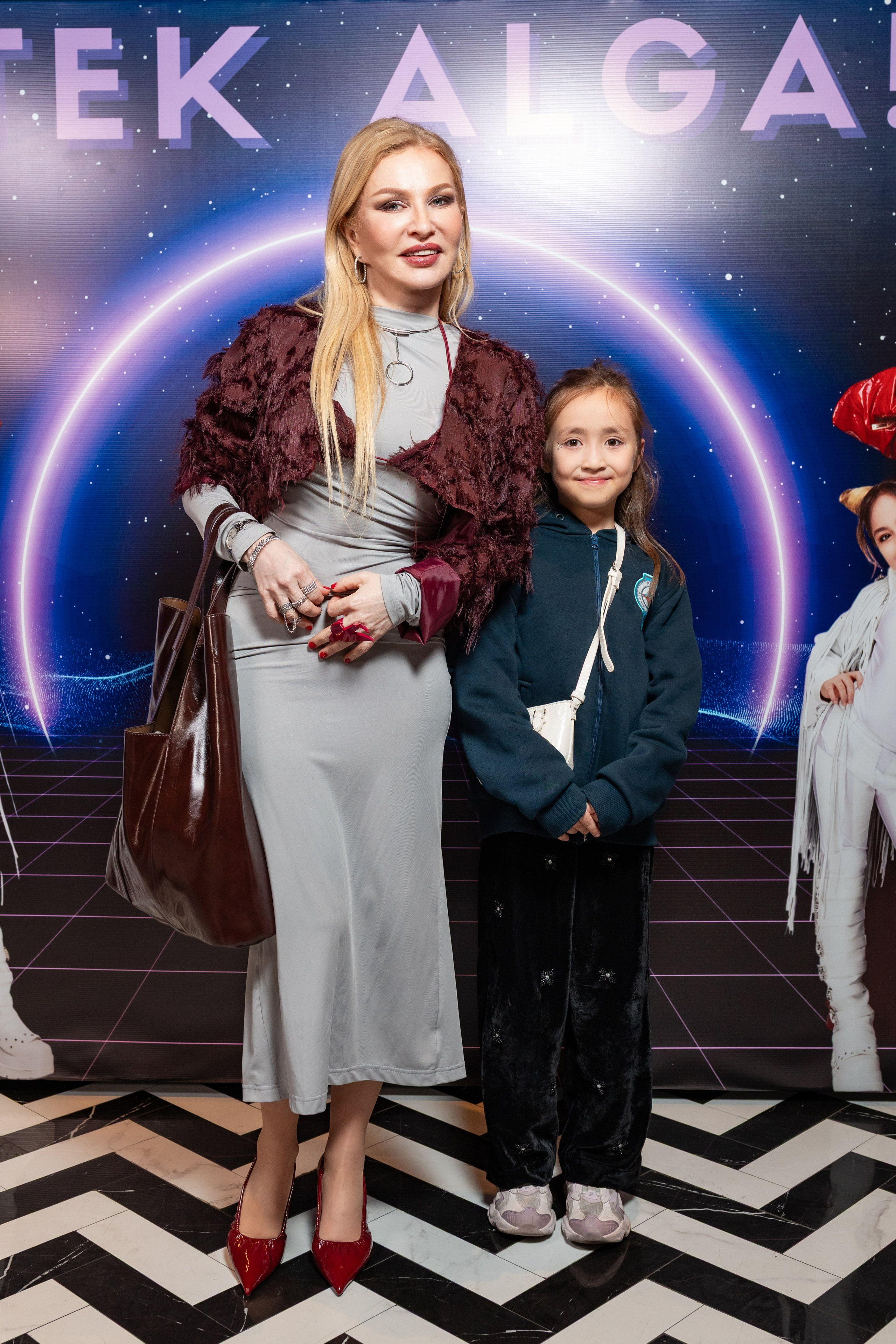 Репортажная фотосъёмка мероприятий в Алматы — презентация клипа | Jora Abramov фотограф. Коммерческий и репортажный фотограф в Алматы — Jora Abramov