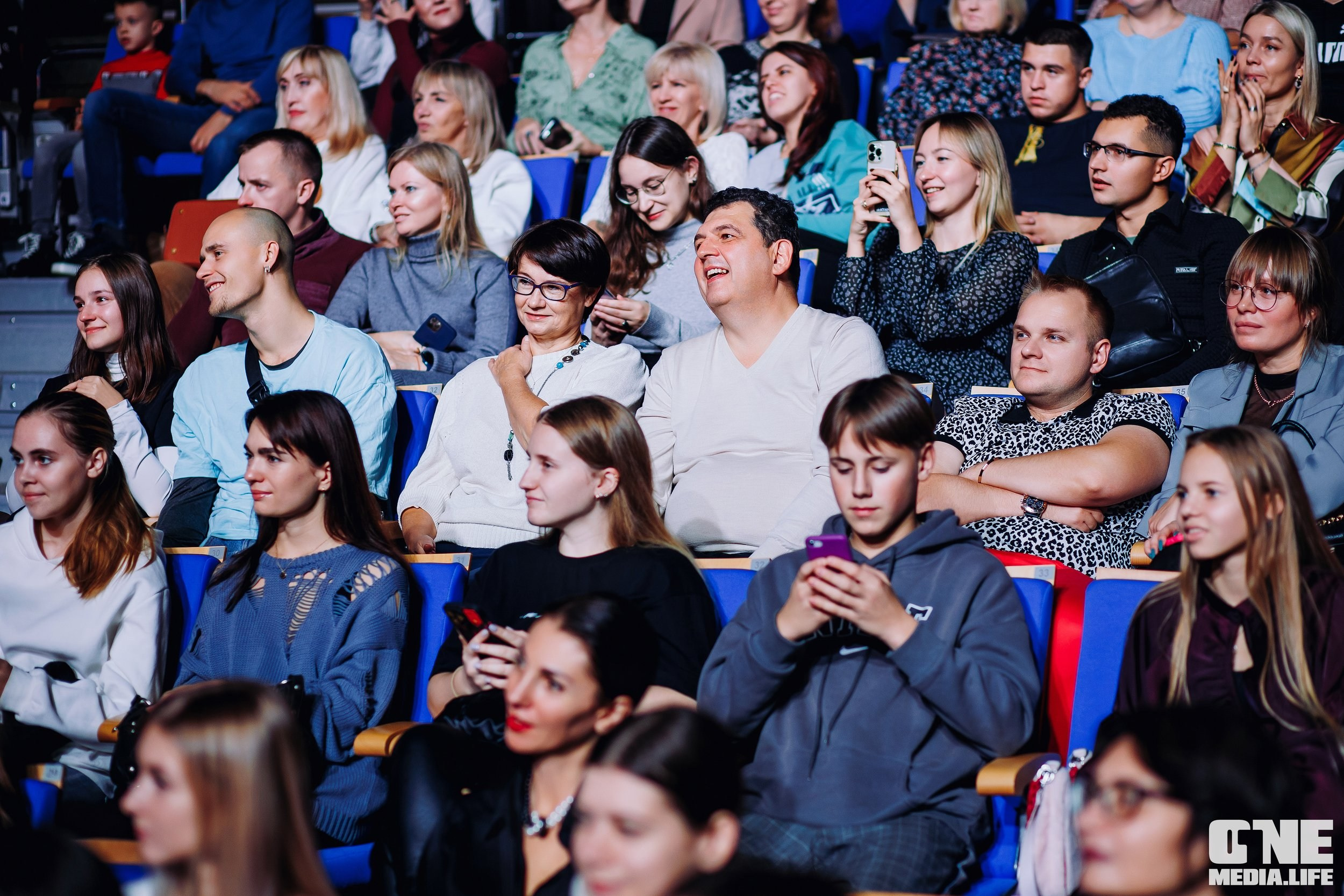 Фоторепортаж с концерта Ёлки. One Media Life: фоторепортажи, фотоотчеты с мероприятий и заведений