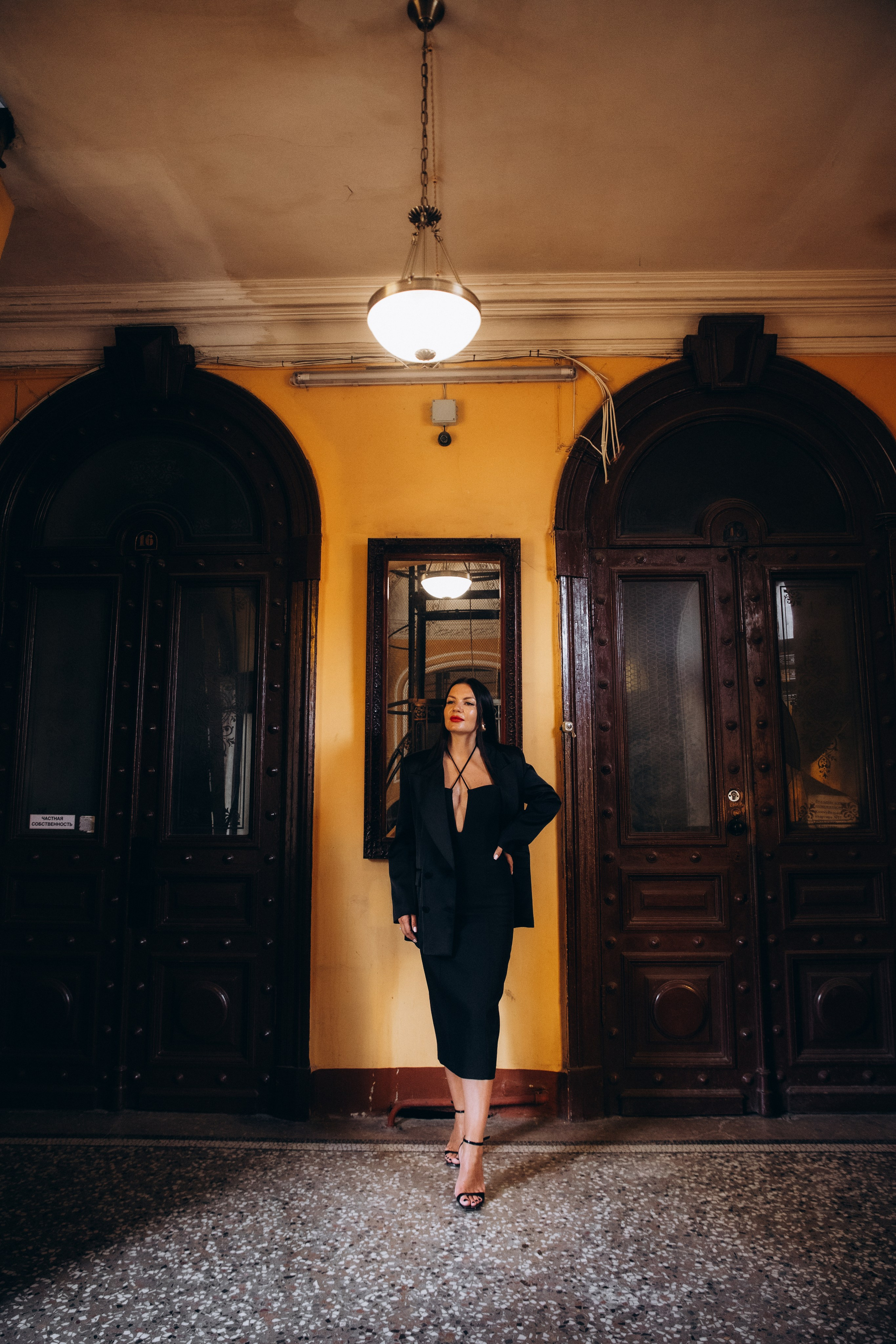 Ольга, прогулка по Фонтанке и фотосессия в парадной Ромашка. Фотограф в Санкт-Петербурге Разиля Идиятуллина