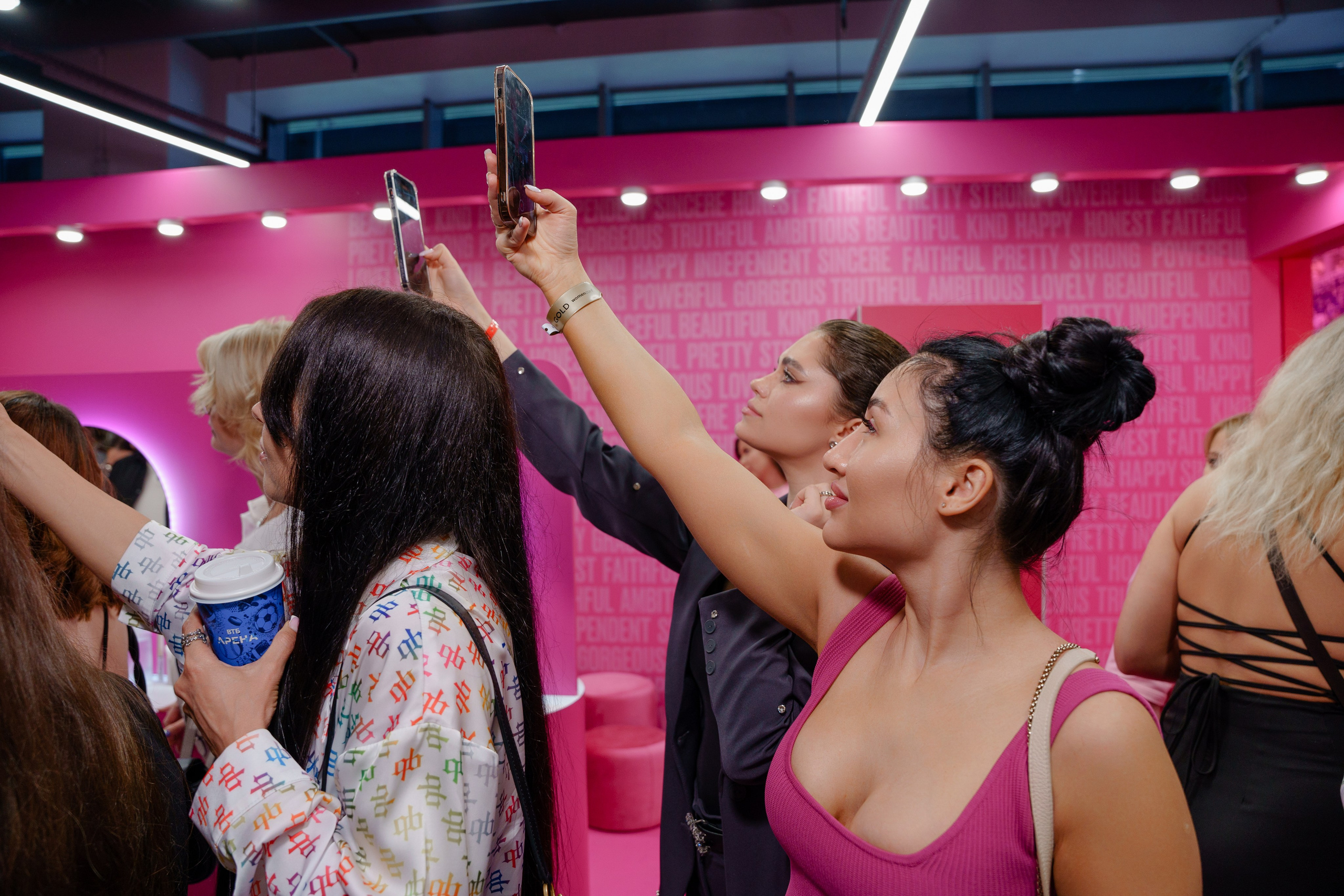 Фотограф на самую масштабную женскую конференцию в России WomenConf. Репортажный фотограф Москва Сергей Дружинин