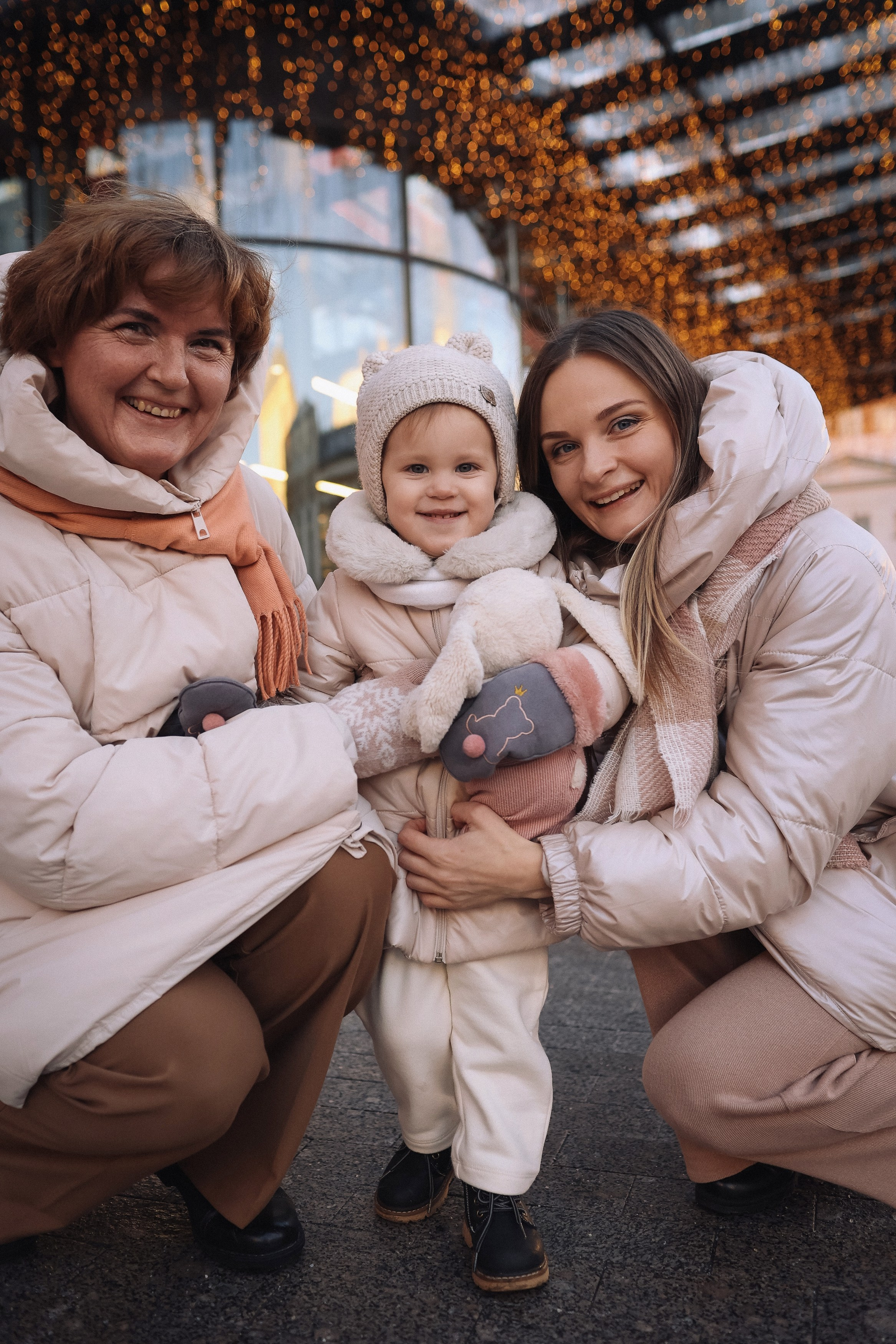 Вместе с бабушкой Света Жанна и малышка Лиза. Фотограф Владимир Москва