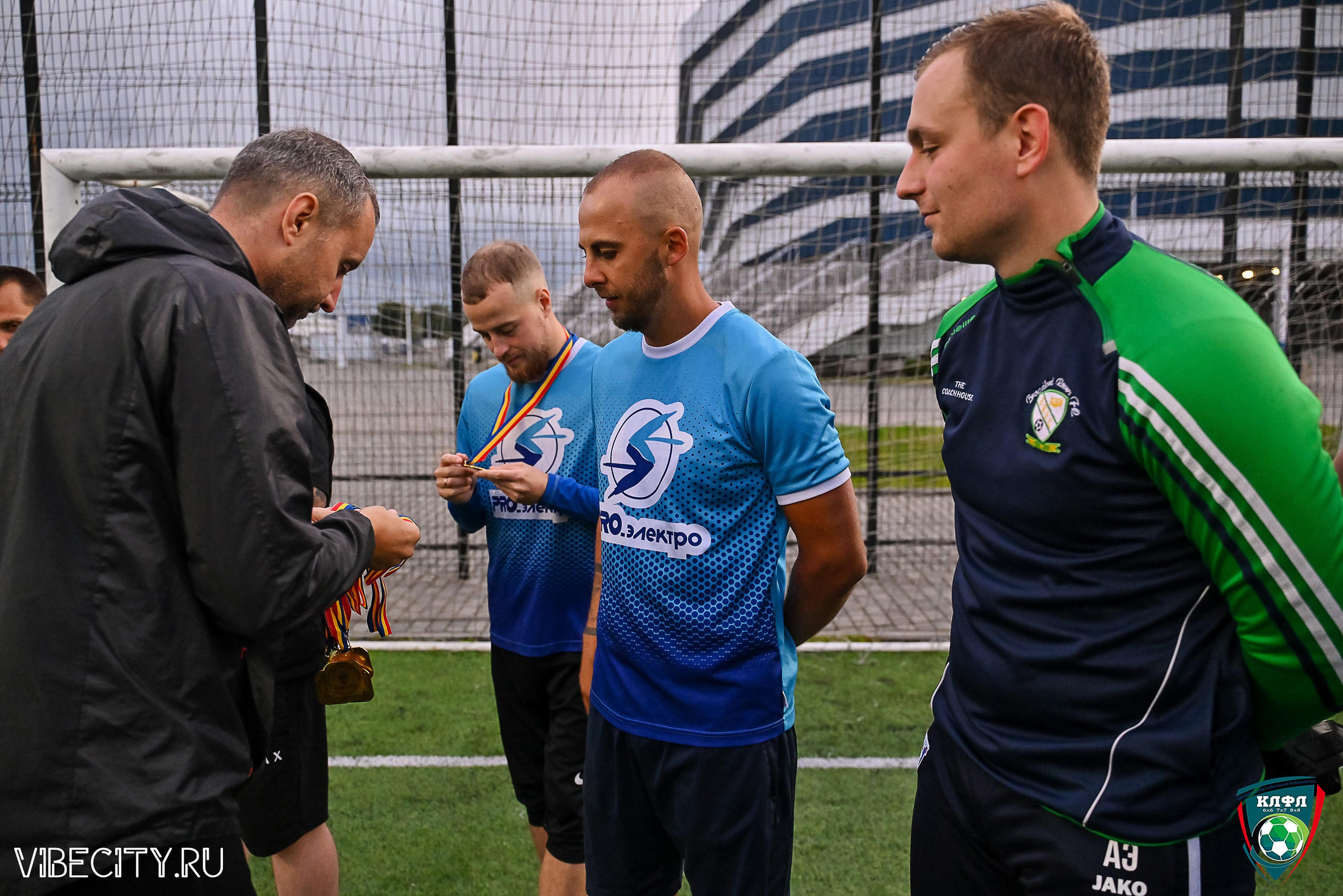 ФИНАЛЬНЫЕ МАТЧИ ПЛЕЙ-ОФФ XXl ЛЕТНЕГО КУБКА КАЛИНИНГРАДСКОЙ ЛФЛ. VIBECITY.RU Вайб Сити Ру Фоторепортажи Фотоотчеты Калининград