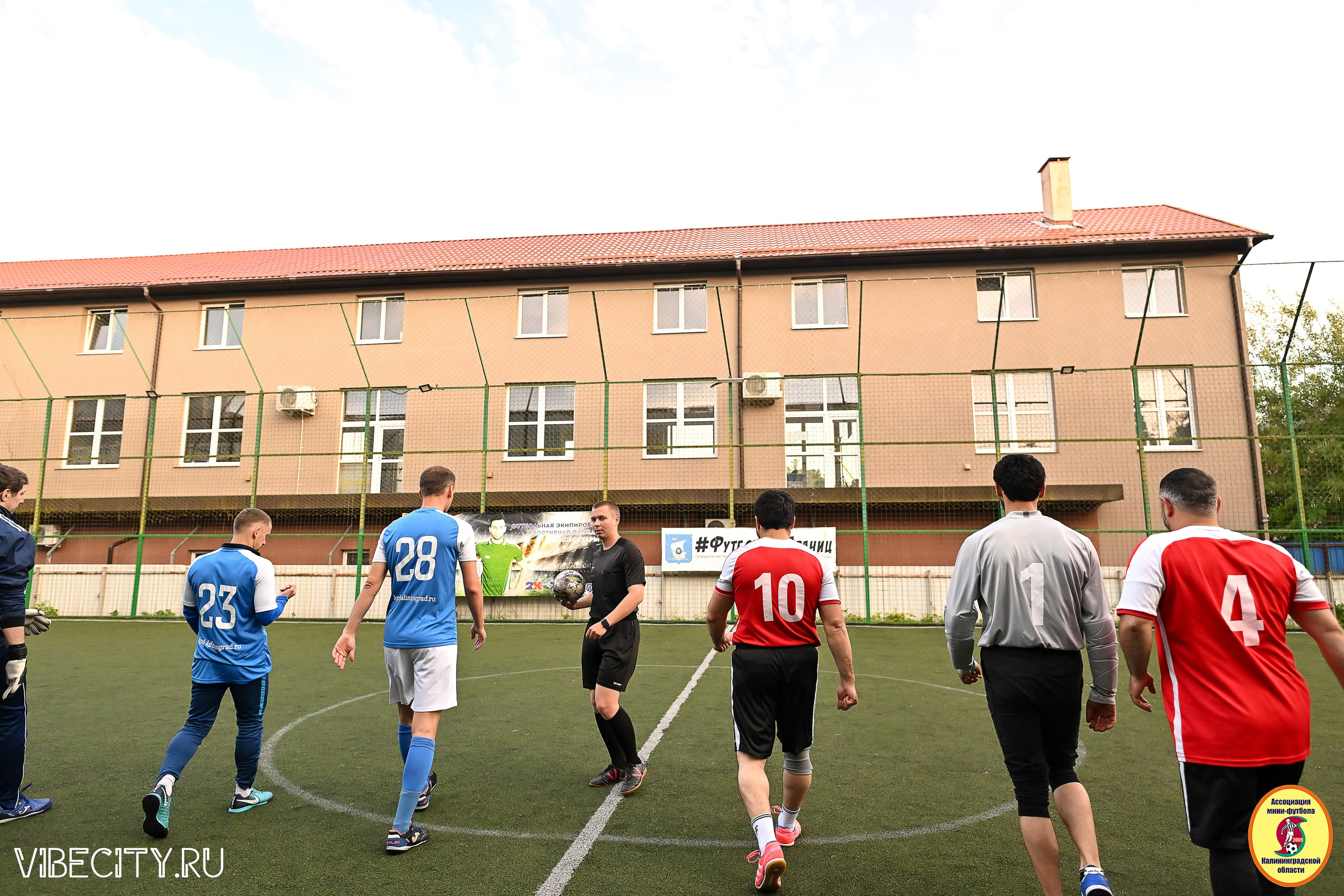 ИГРЫ МИНИ-ФУТБОЛЬНОЙ И КОРПОРАТИВНОЙ ЛИГИ. VIBECITY.RU Вайб Сити Ру Фоторепортажи Фотоотчеты Калининград