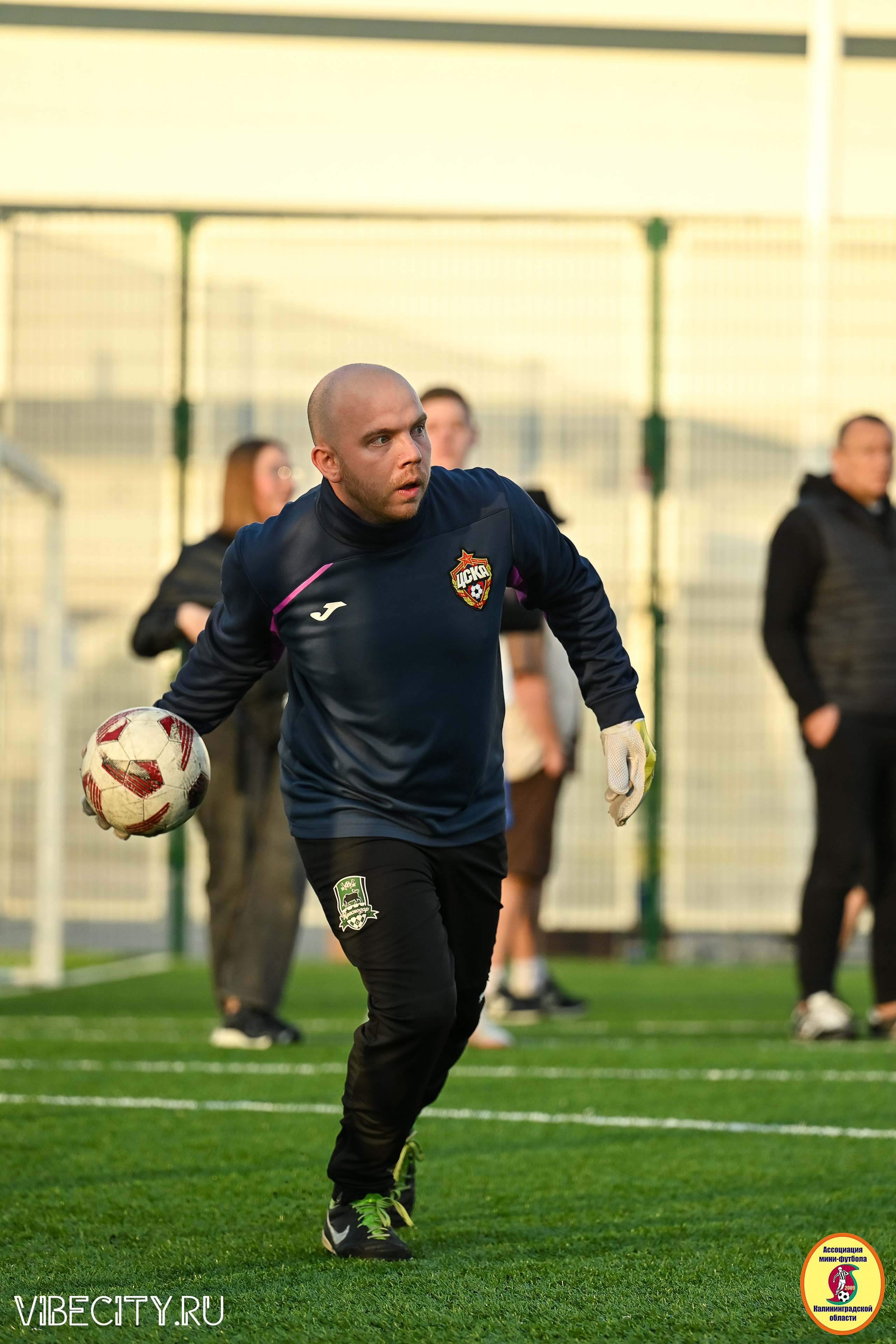 ИГРЫ МИНИ-ФУТБОЛЬНОЙ И КОРПОРАТИВНОЙ ЛИГИ. VIBECITY.RU Вайб Сити Ру Фоторепортажи Фотоотчеты Калининград