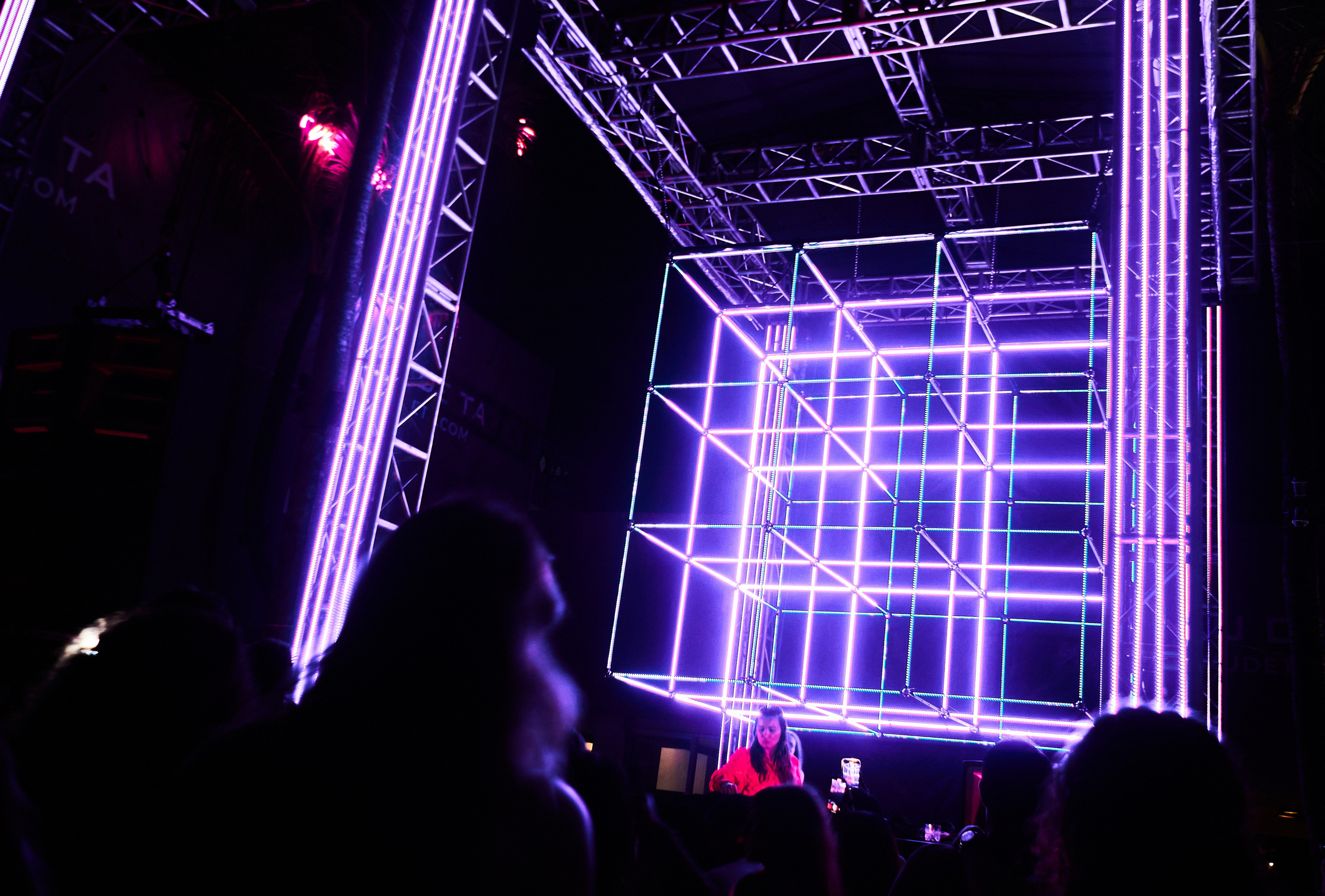 Magdalena KuDeTa. See the moment and catche. commercial and reportage