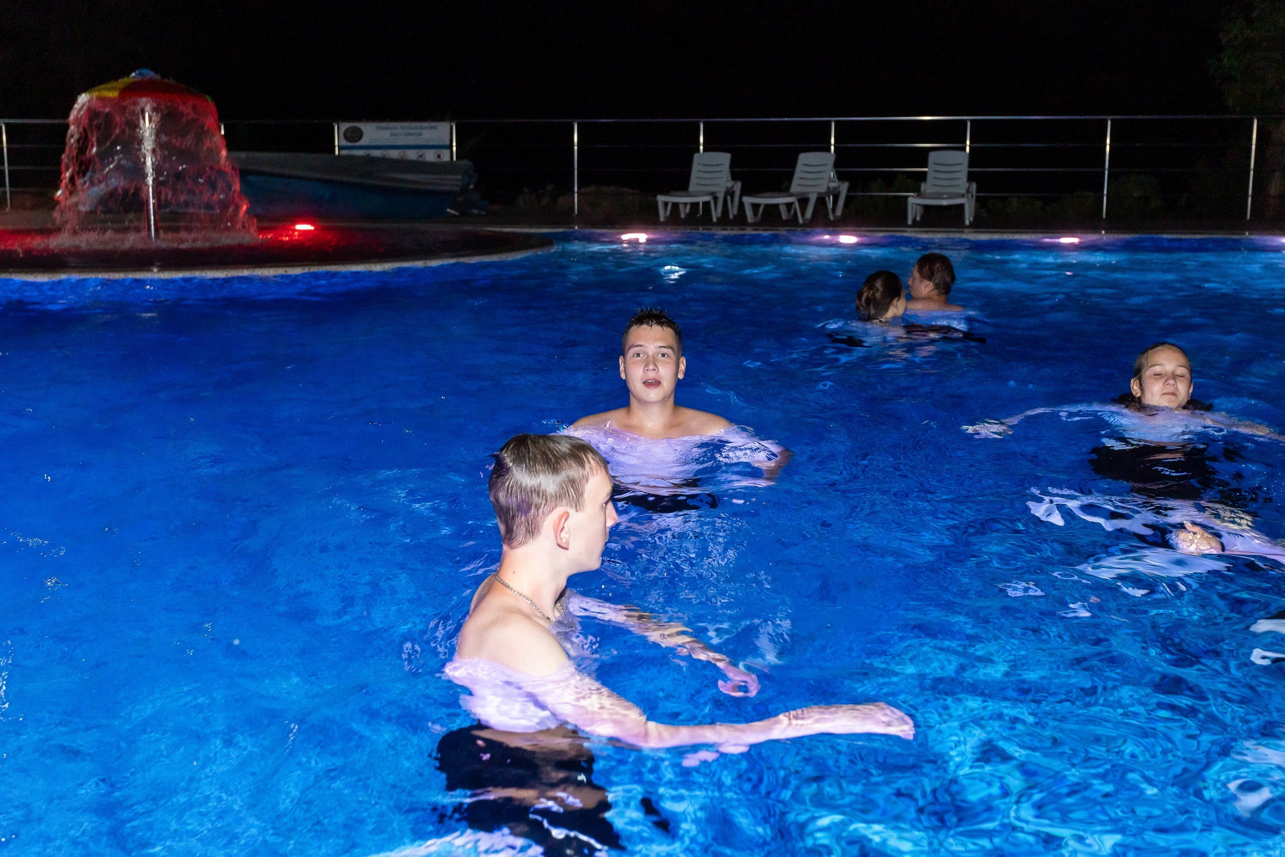 Вручение аттестата и выпускной вечер. Выпускные альбомы Майкоп, Краснодар Елена Золотарева