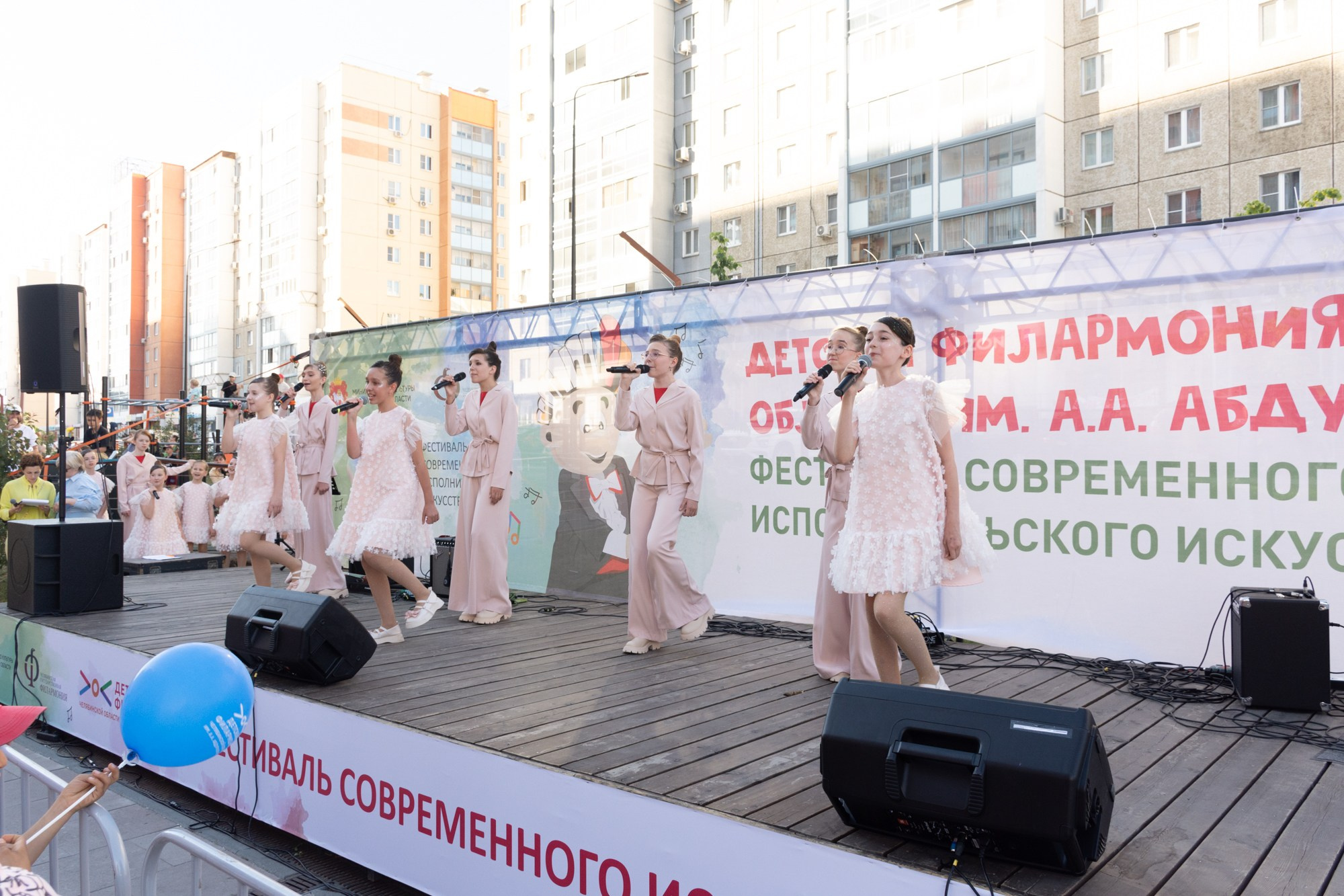 Фестиваль современного исполнительского искусства (Сквер Академ Риверсайд). Фотограф Максим Буряк