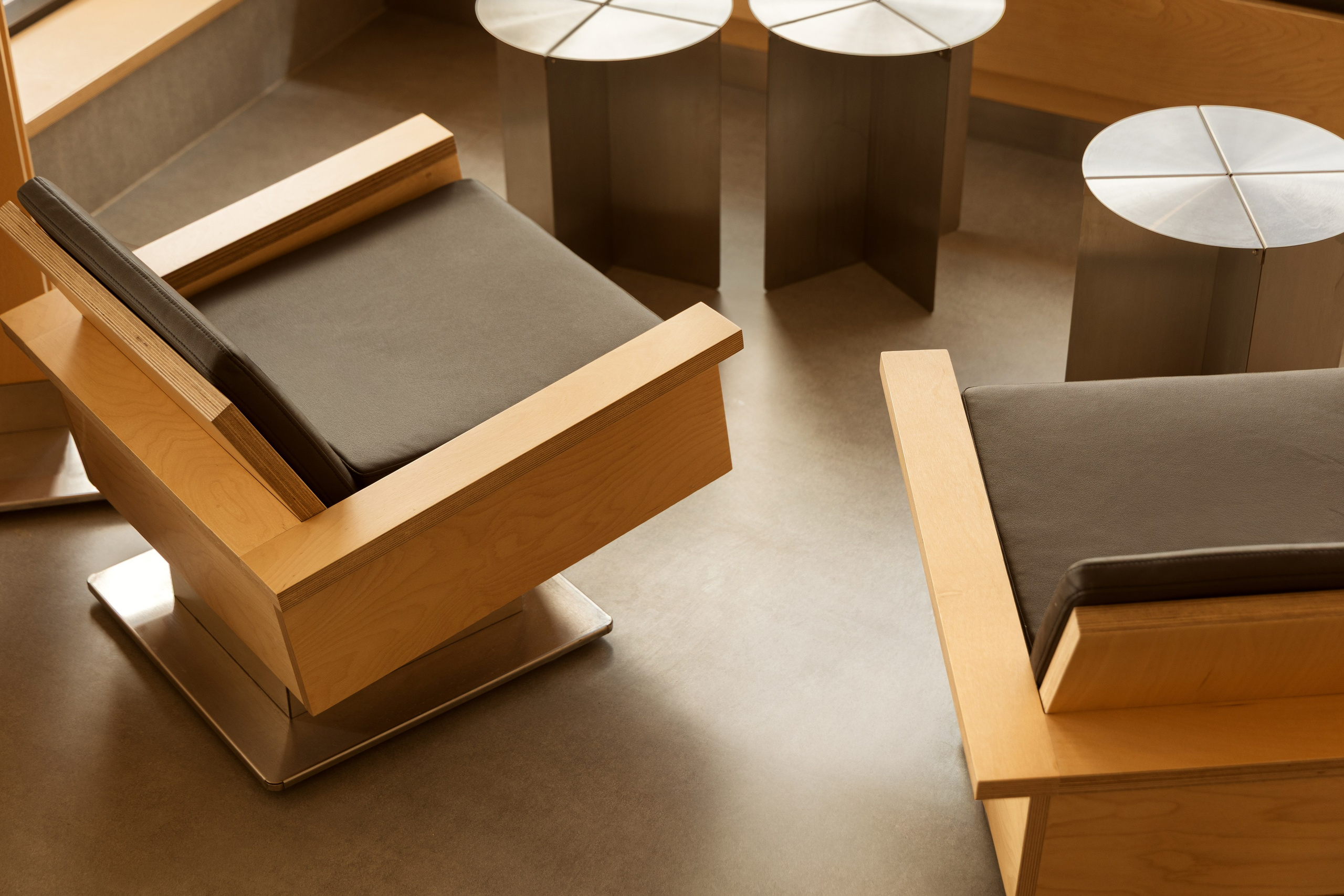 Модернистское кафе-пиццерия на природе: проект FruitDesign с акцентом на созерцание. Интерьерный фотограф в Нижнем Новгороде и Москве Владимир Гудков