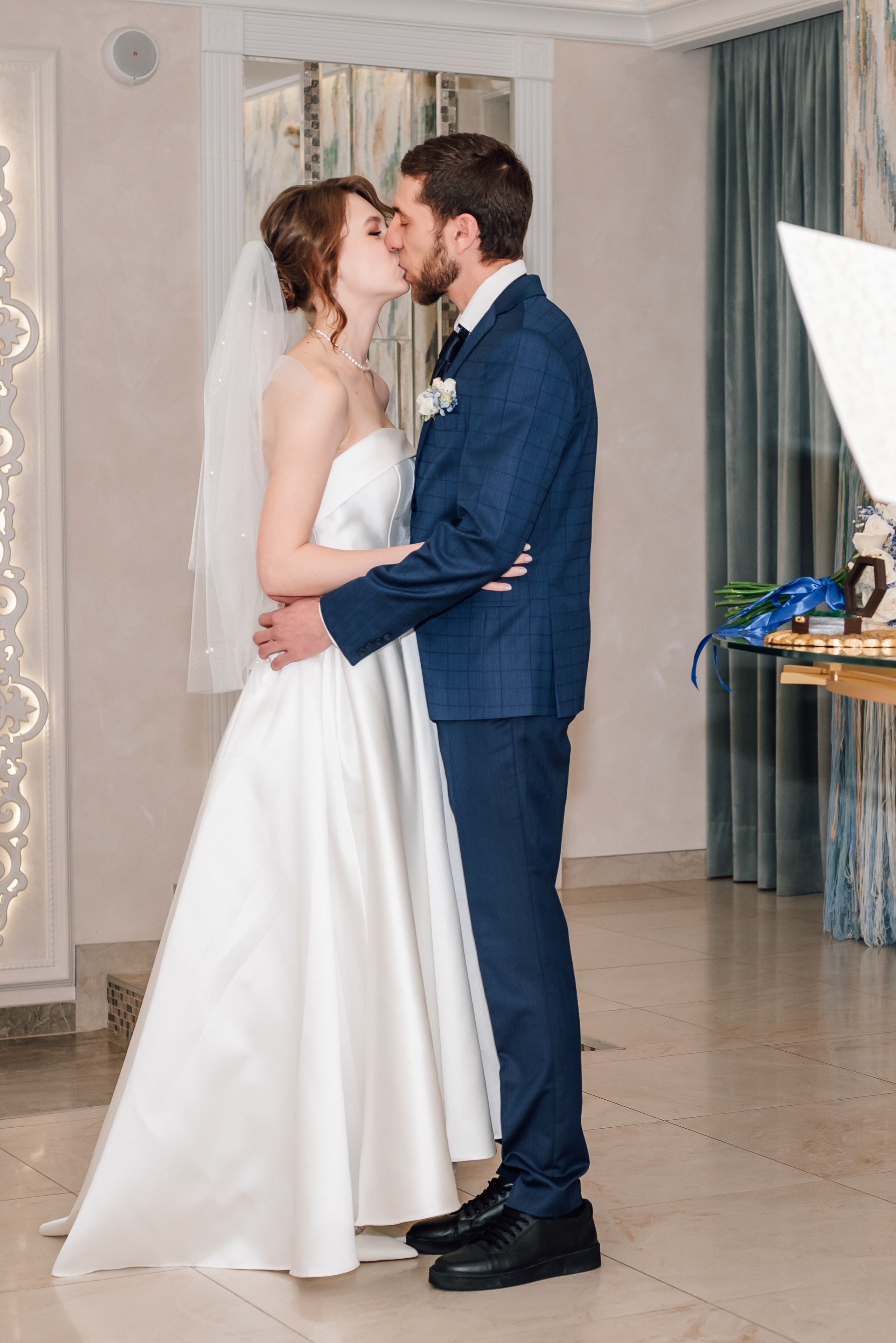 Свадьбы: ЗАГС. Фотограф Вероника Чермных