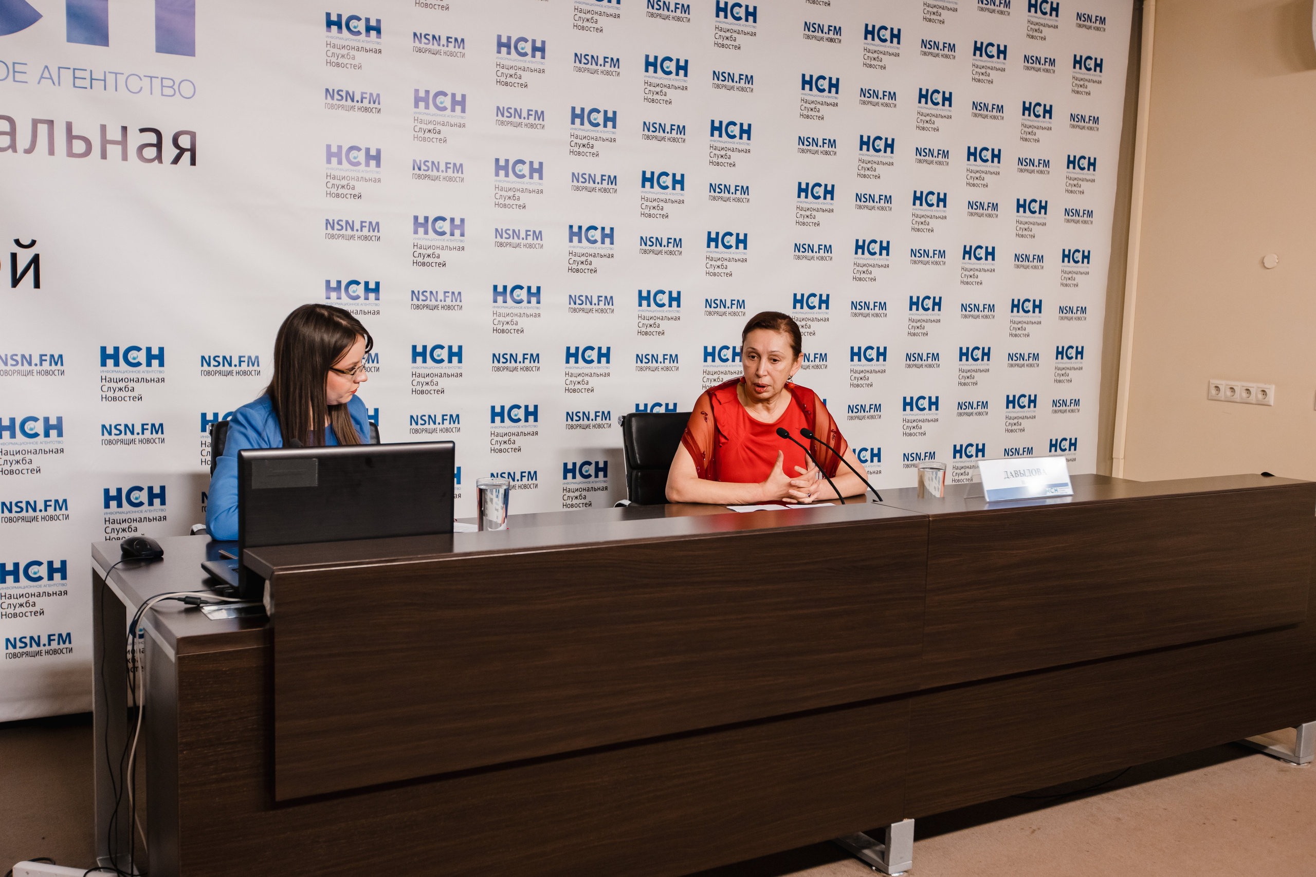 Пресс-конференция в НСН (Илона Давыдова). Фотограф Ольга Махалова — Санкт-Петербург, Москва, Нижний Новгород