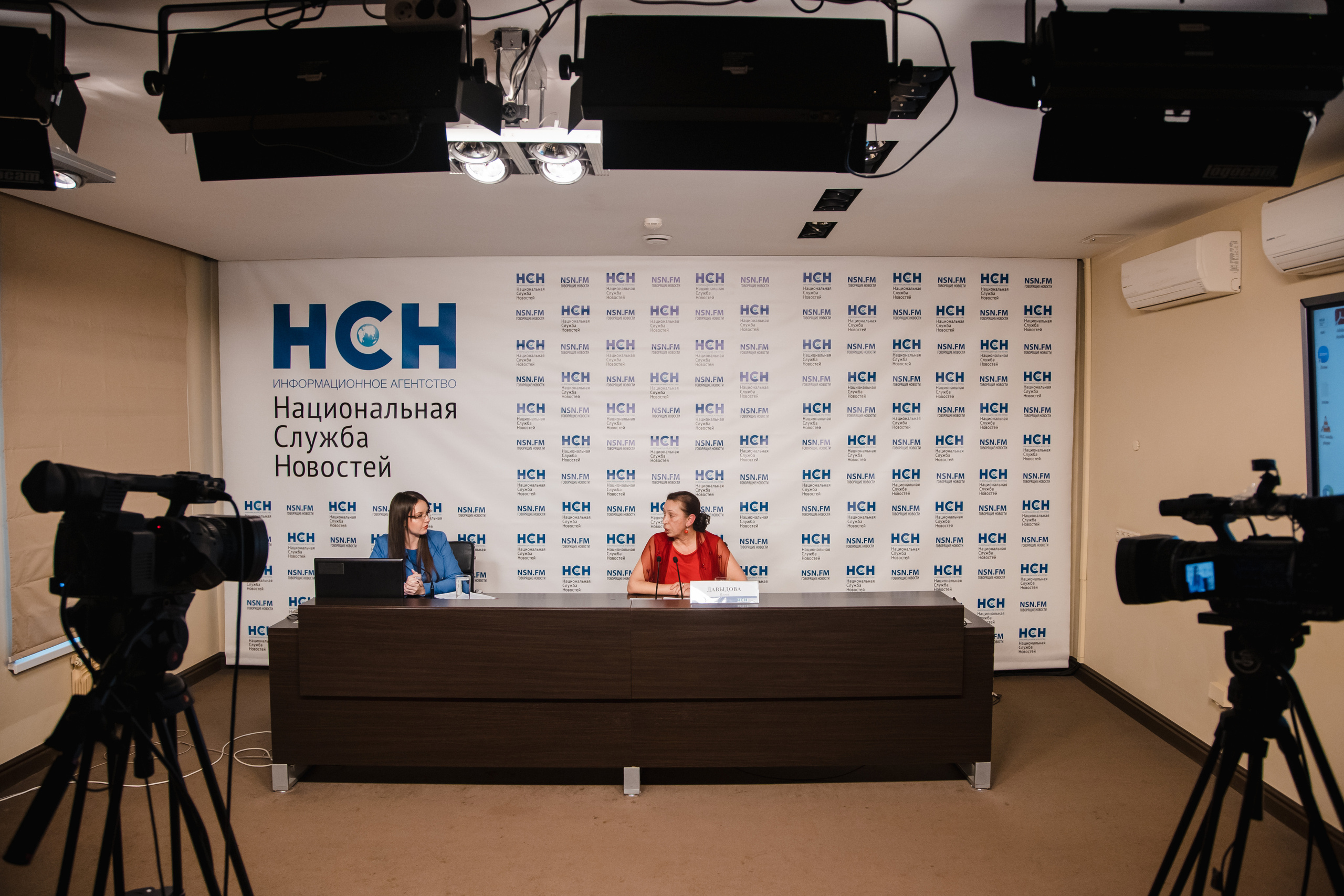 Пресс-конференция в НСН (Илона Давыдова). Фотограф Ольга Махалова — Санкт-Петербург, Москва, Нижний Новгород