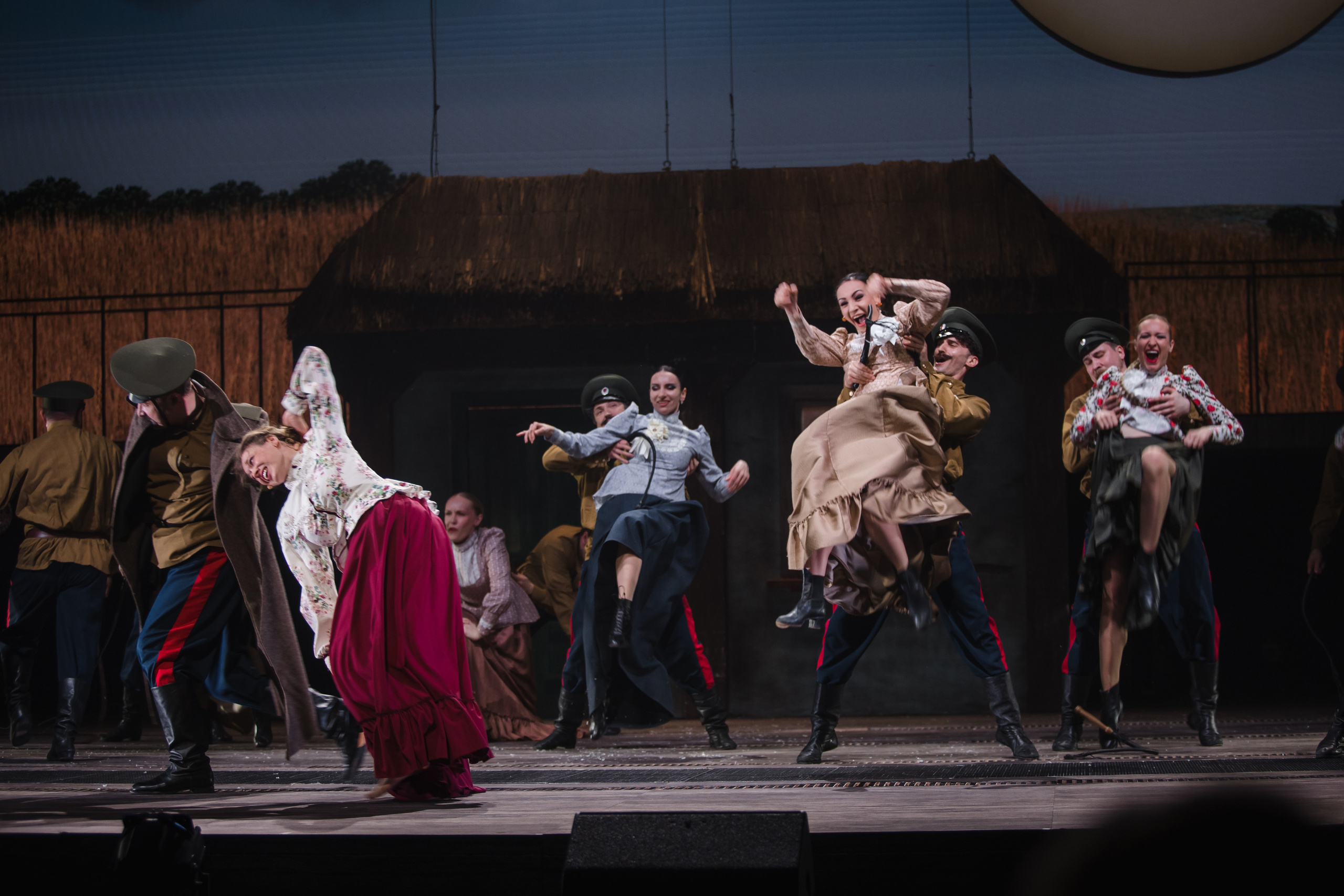 Спектакль «Тихий Дон», театр «Русская песня». Фотограф Ольга Махалова — Санкт-Петербург, Москва, Нижний Новгород