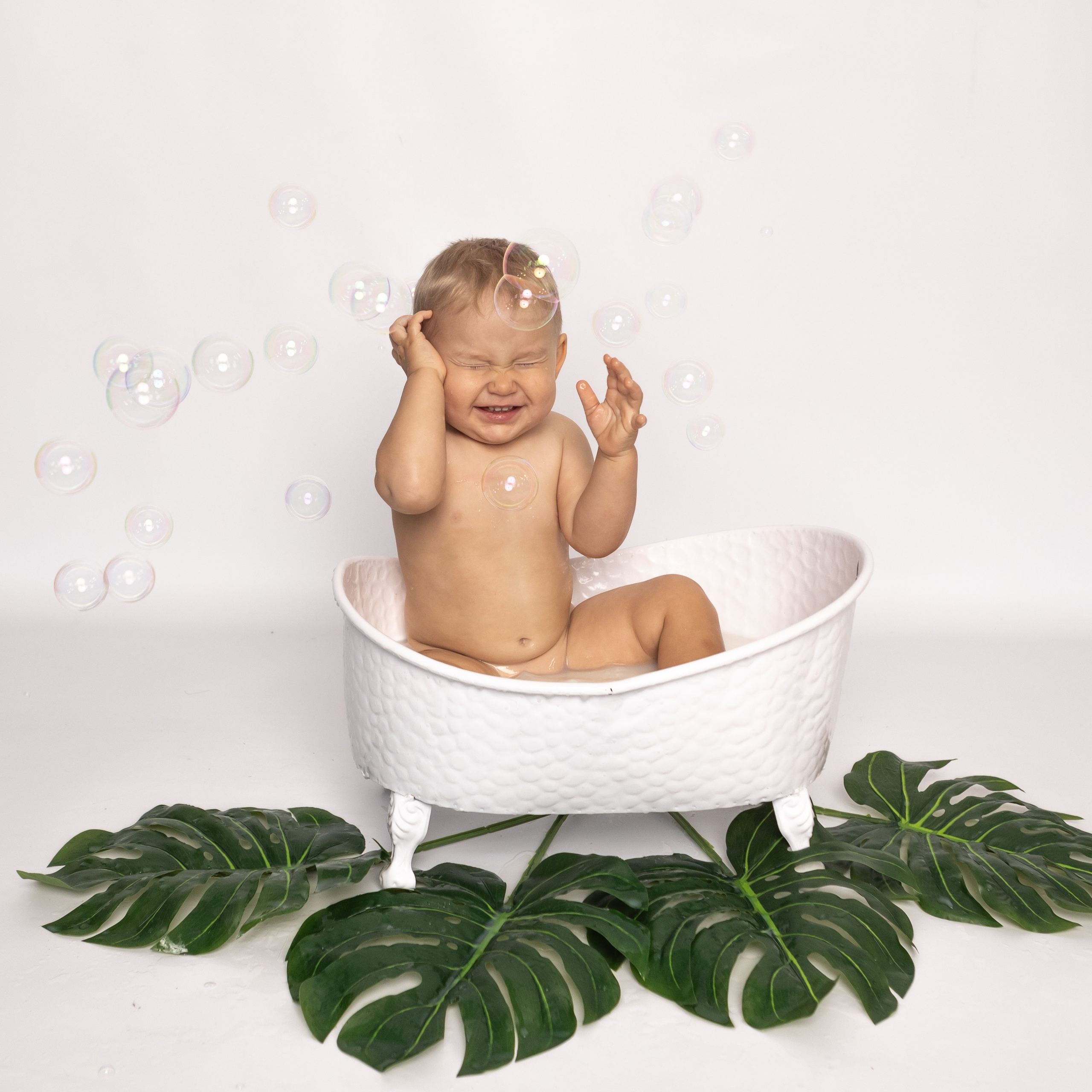 Молочные ванночки. Фотограф новорожденных. Детский и семейный фотограф Марьяна Юдина