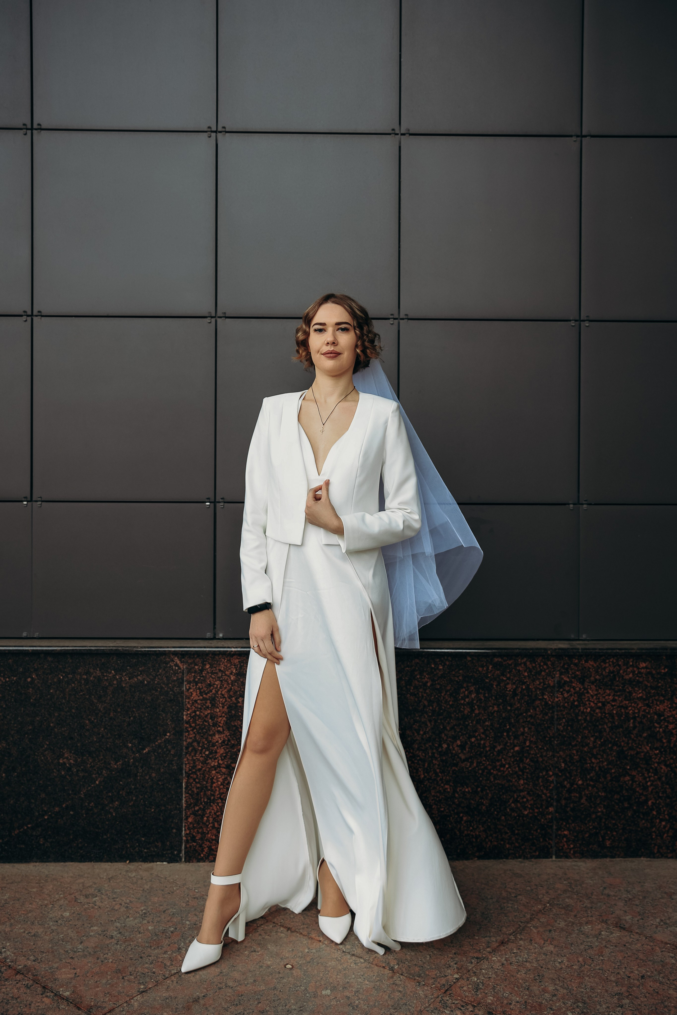 Свадебная прогулка в Екатерининском сквере 25.10.2024. Свадебный и семейный фотограф Виолетта Сидельникова. Краснодар, Россия, Беларусь, Европа