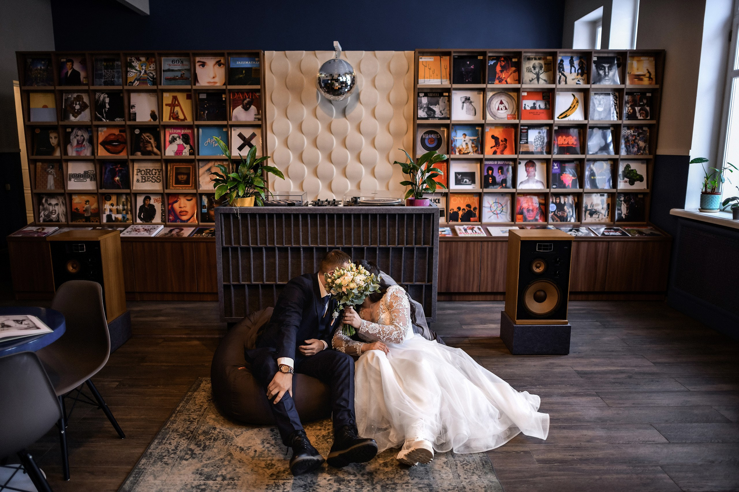 Зимняя свадьба: фотосессия невесты и жениха в студии и на улице. 📸 Свадебный и семейный фотограф в Красноярске Тихомиров Евгений | 17 лет опыта | 800+ свадеб