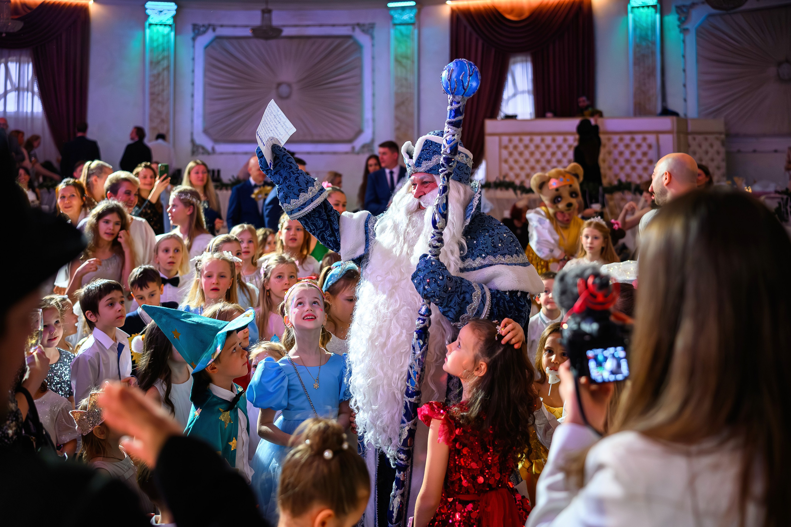 Репортажная фотосъемка мероприятий в Москве. Новогодний концерт 2025/2026. Интерьерный & Репортажный фотограф Озеров Денис, г. Москва