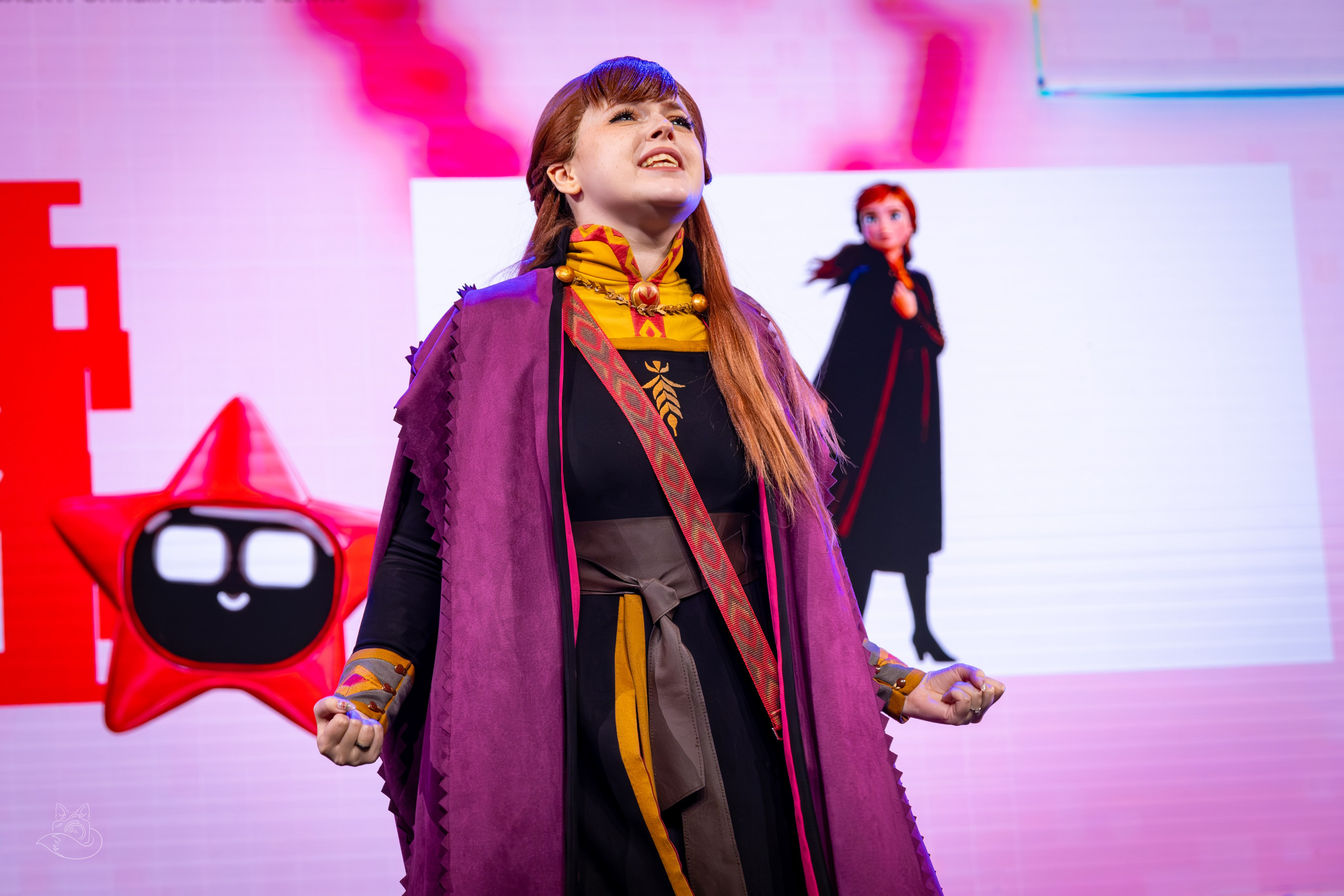 Сцена РЭД ЭКСПО 2024. Косплей фотограф