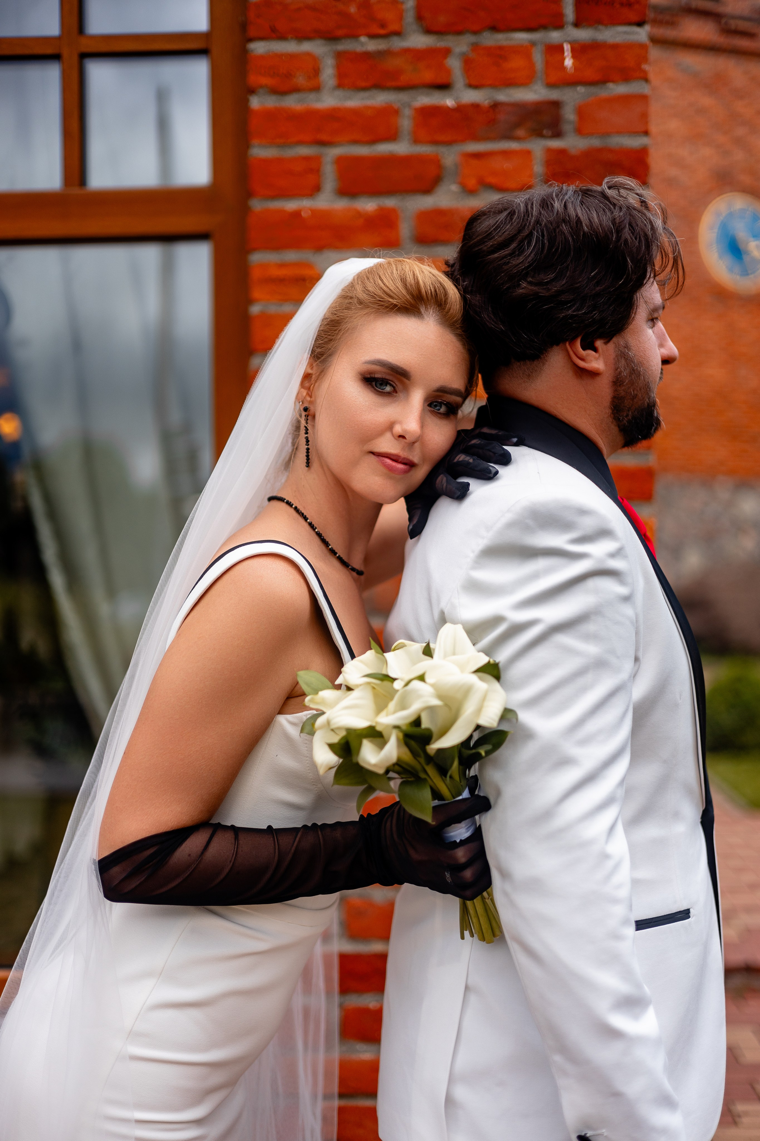 Евгений Саранцев, президент мотоклуба «Garage 13 MCC» и прекрасная Ирина. Фотограф Елена Медок Калининград