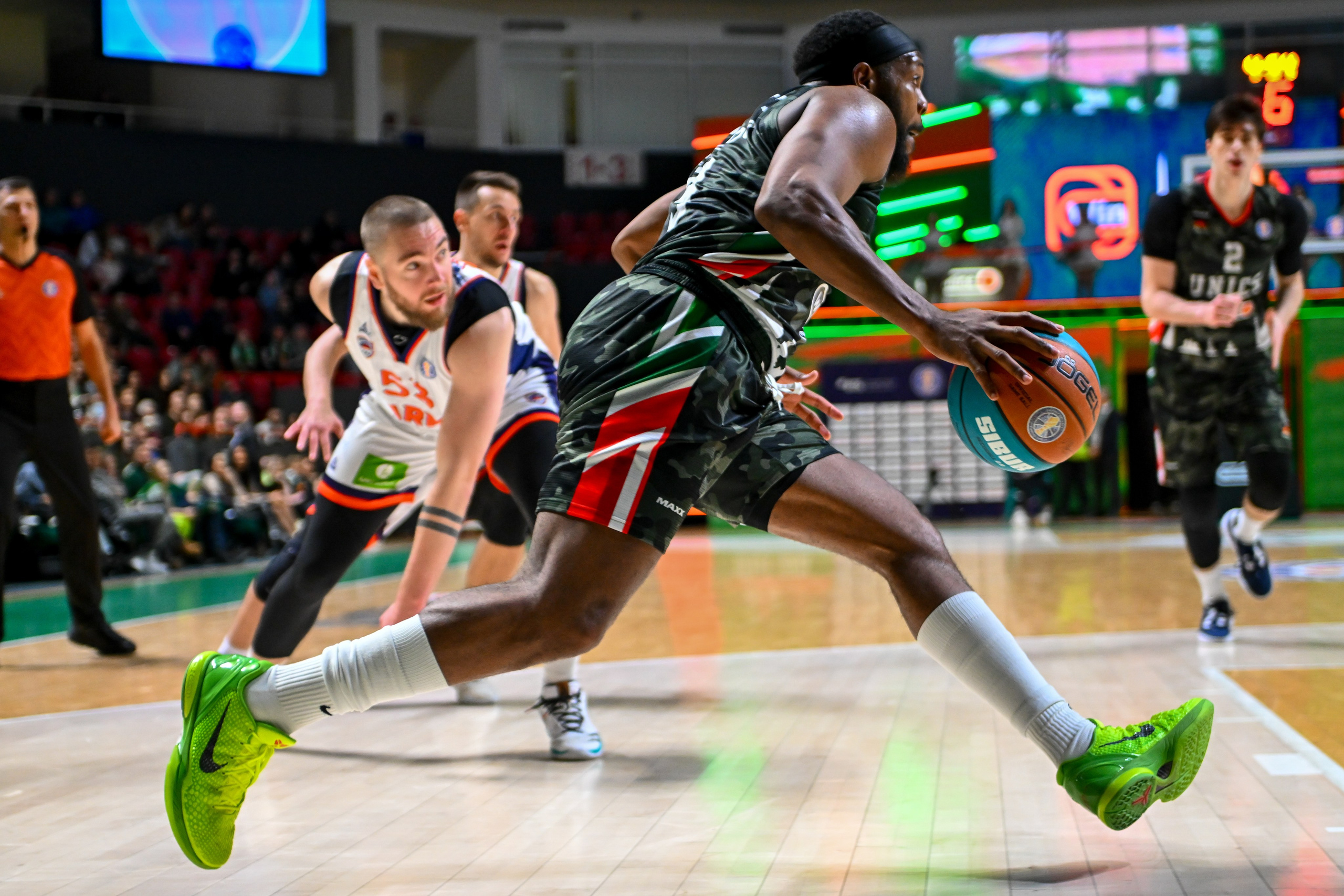 Баскетбольный фотограф. Спортивный и репортажный фотограф в Казани Вячеслав Сатонин