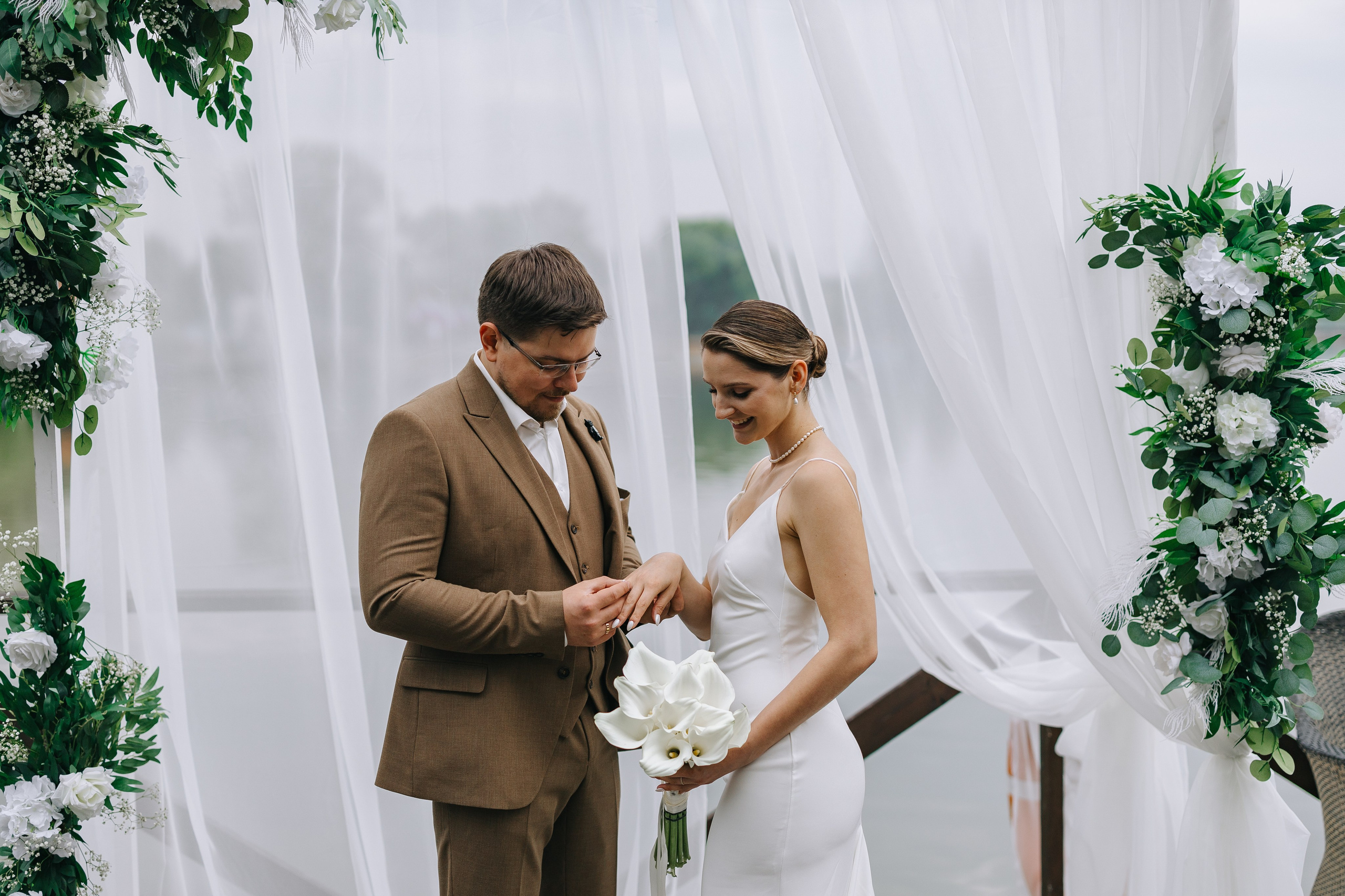 Белая арка. Александр Антонов. Профессиональный свадебный, репортажный фотограф в Москве, Подольске. Фото+Видео на любой праздник