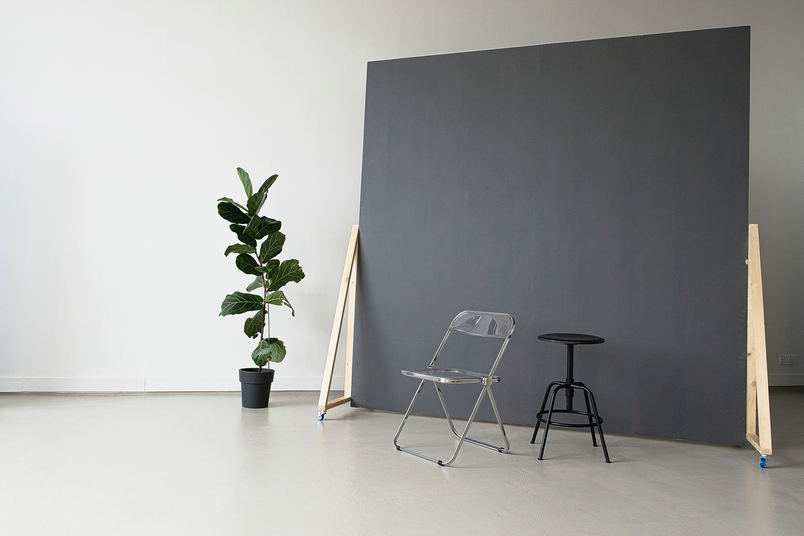 Стильная фотостудия с бетонной стеной. 5loft Фотостудия в Ижевске