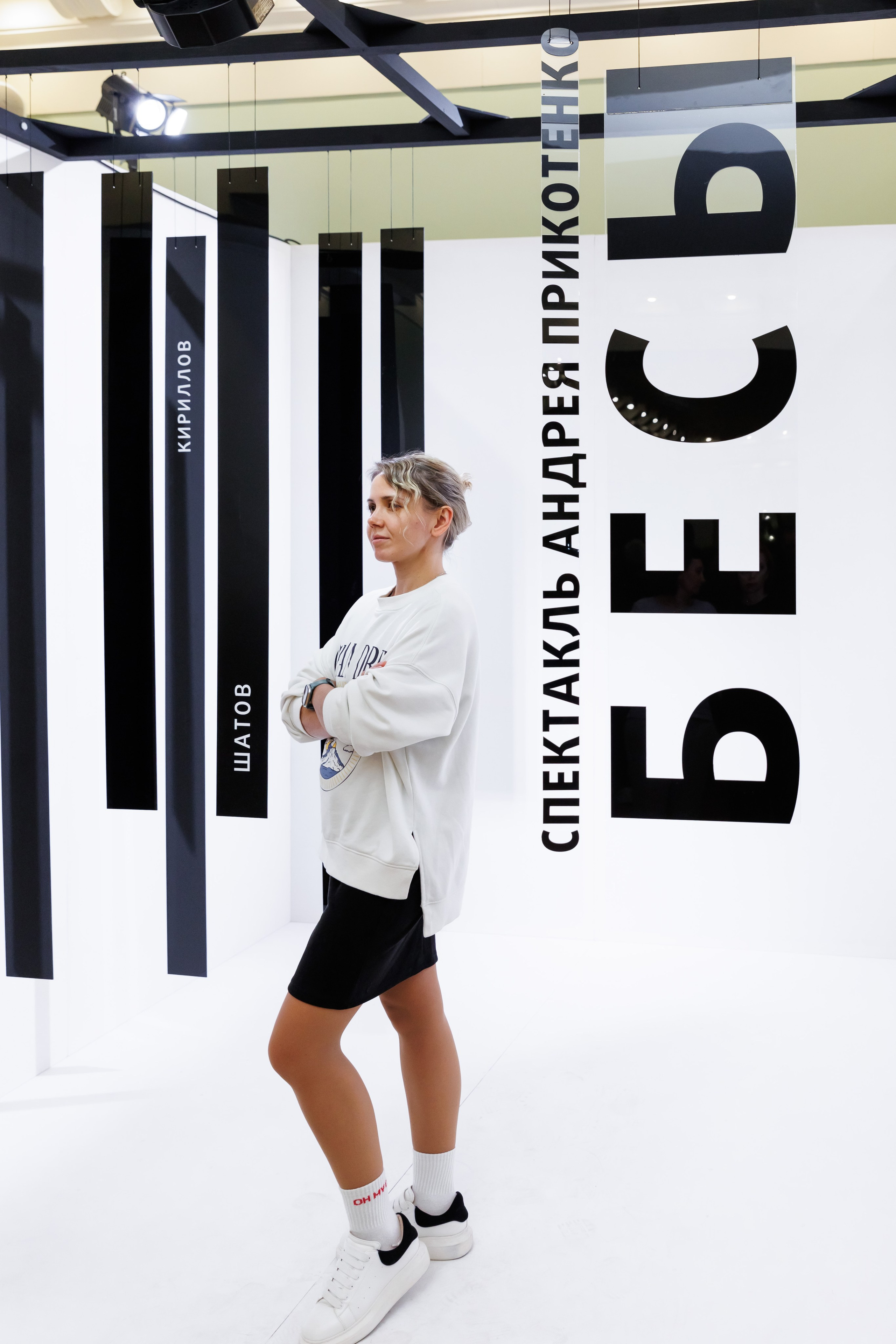 Красный факел — фотозона перед премьерой спектакля. Фотограф Новосибирск — Наталья Гресь