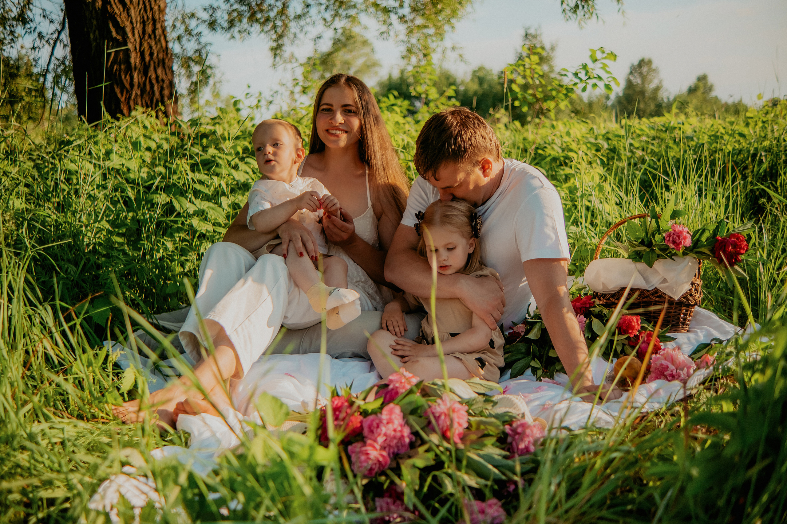 Алина и Дима с детьми. Nattie.ph