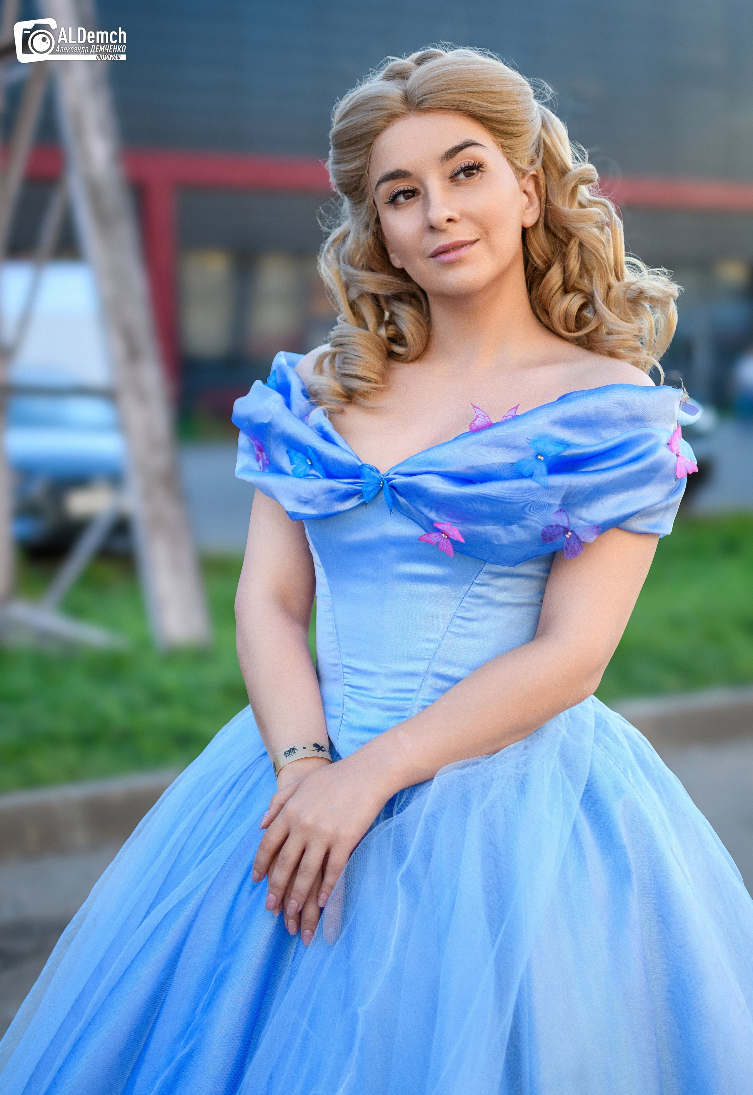 Портретный фотограф в студии и ретушёр в Москве и Дмитрове