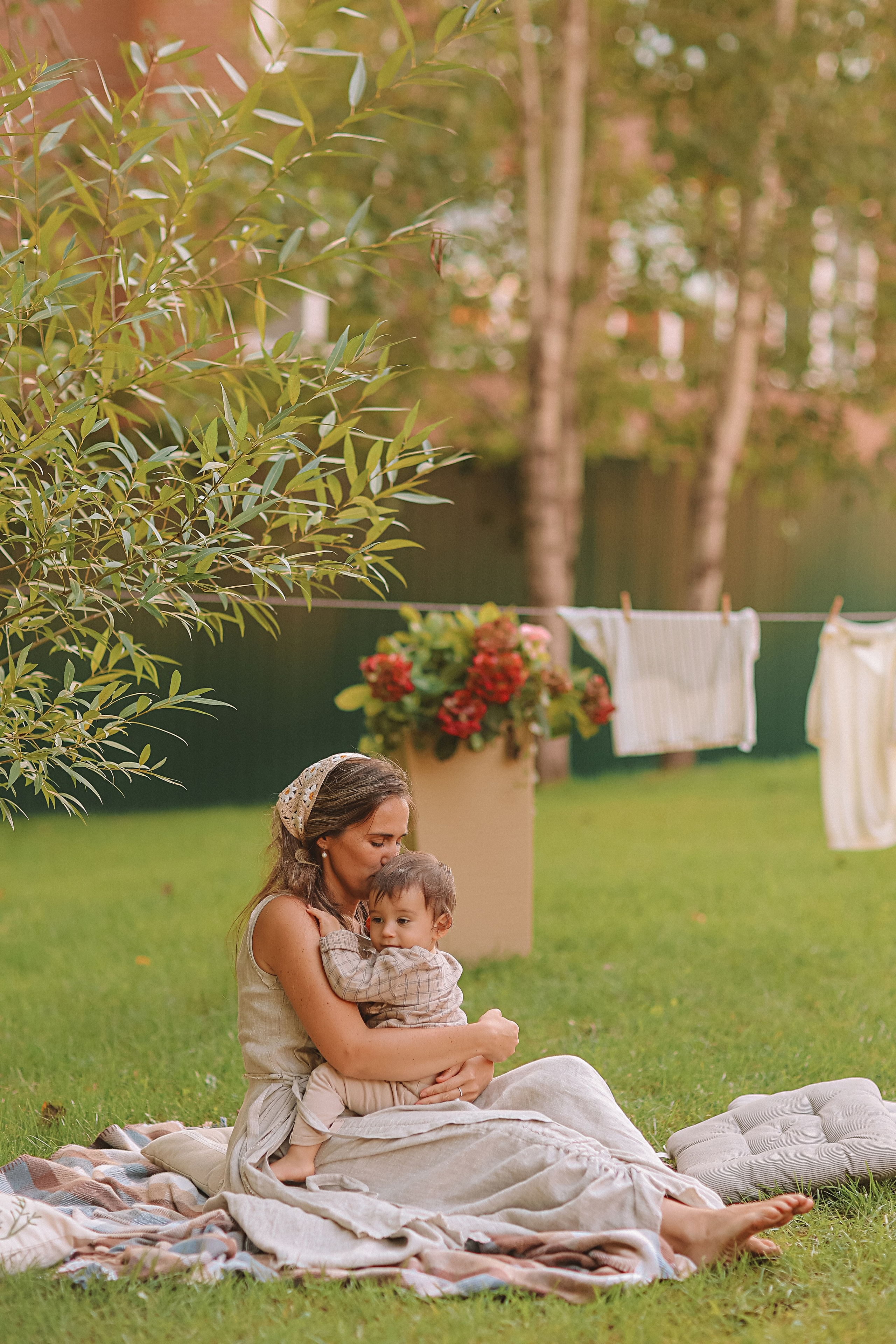 Стирка у дома. Семейный фотограф Тюмень, фотограф на роды Салмина Мария
