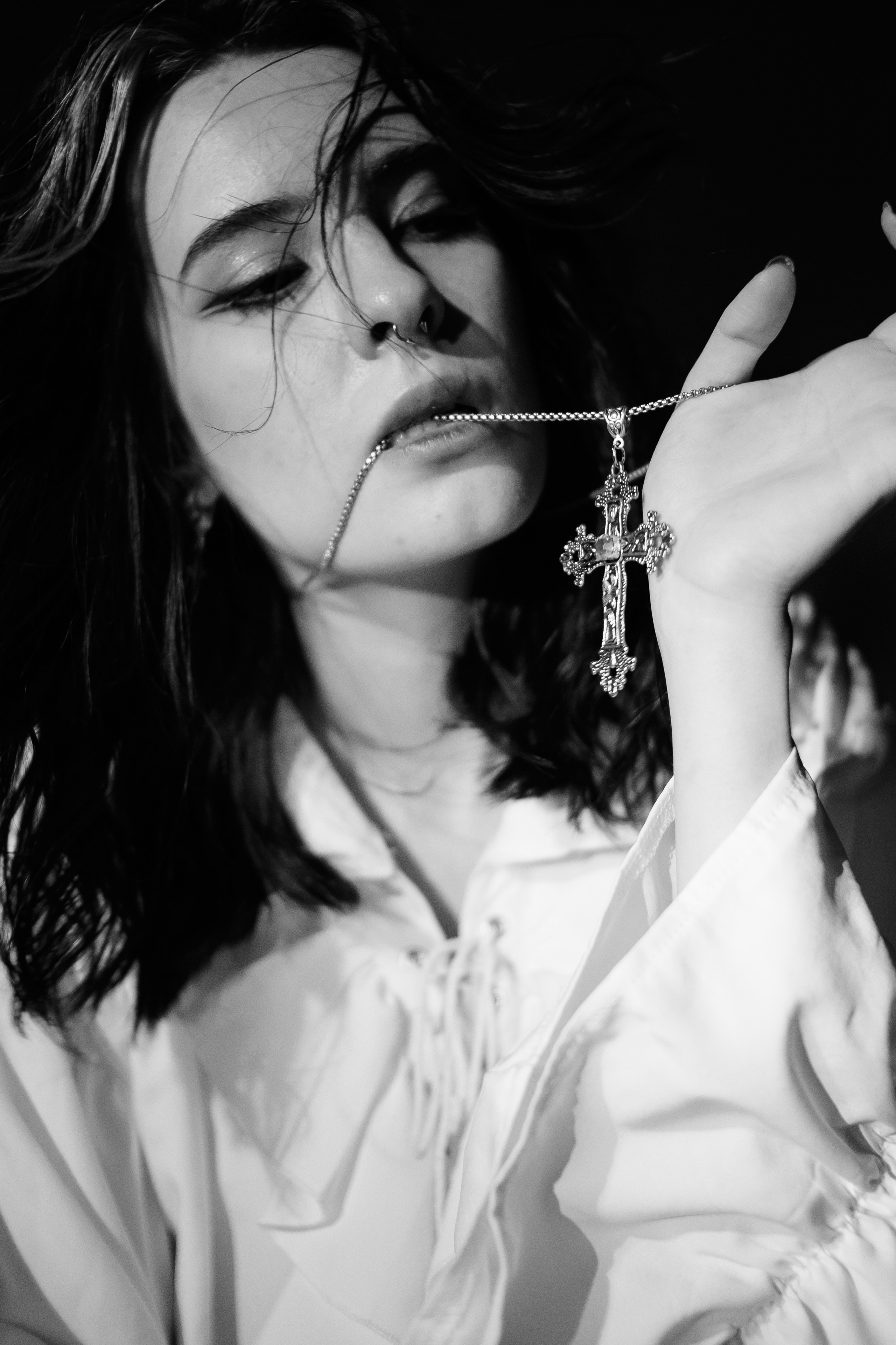 Съёмка у моря с оленьими рогами