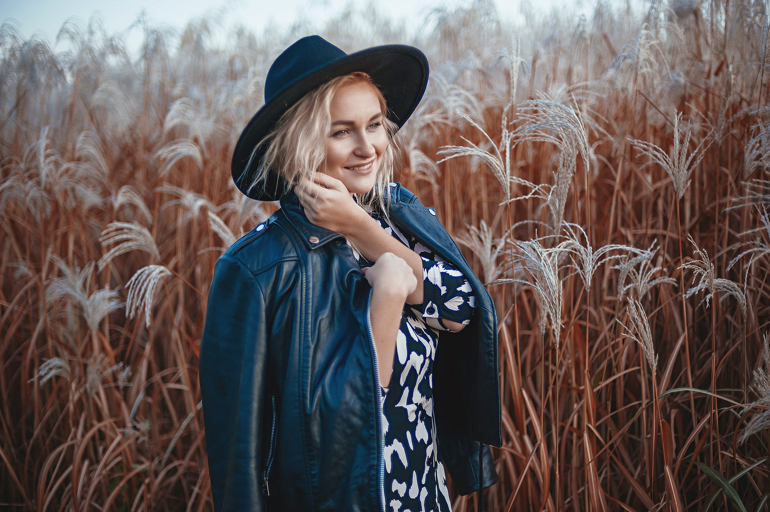 Фотосессия в поле. Портретный фотограф Дарья Едапина Новосибирск. Фотограф Дарья Едапина Новосибирск