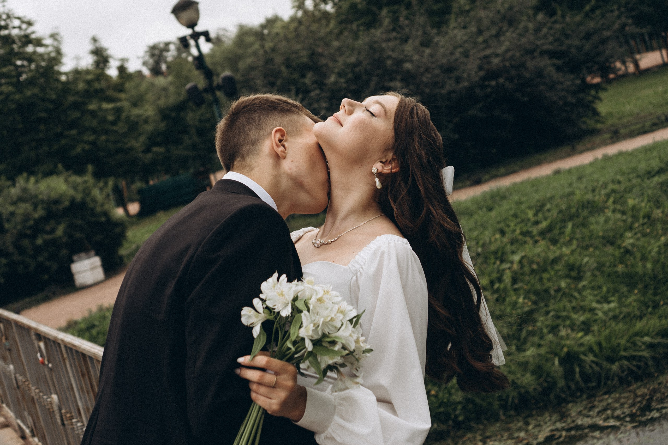 СВАДЕБНАЯ СЬЕМКА В ТАВРИЧЕСКОМ САДУ И ПРОГУЛКА ПО ЧЕРНЫШЕВСКОЙ. Профессиональный фотограф, Санкт-Петербург — Виктория Богомолова