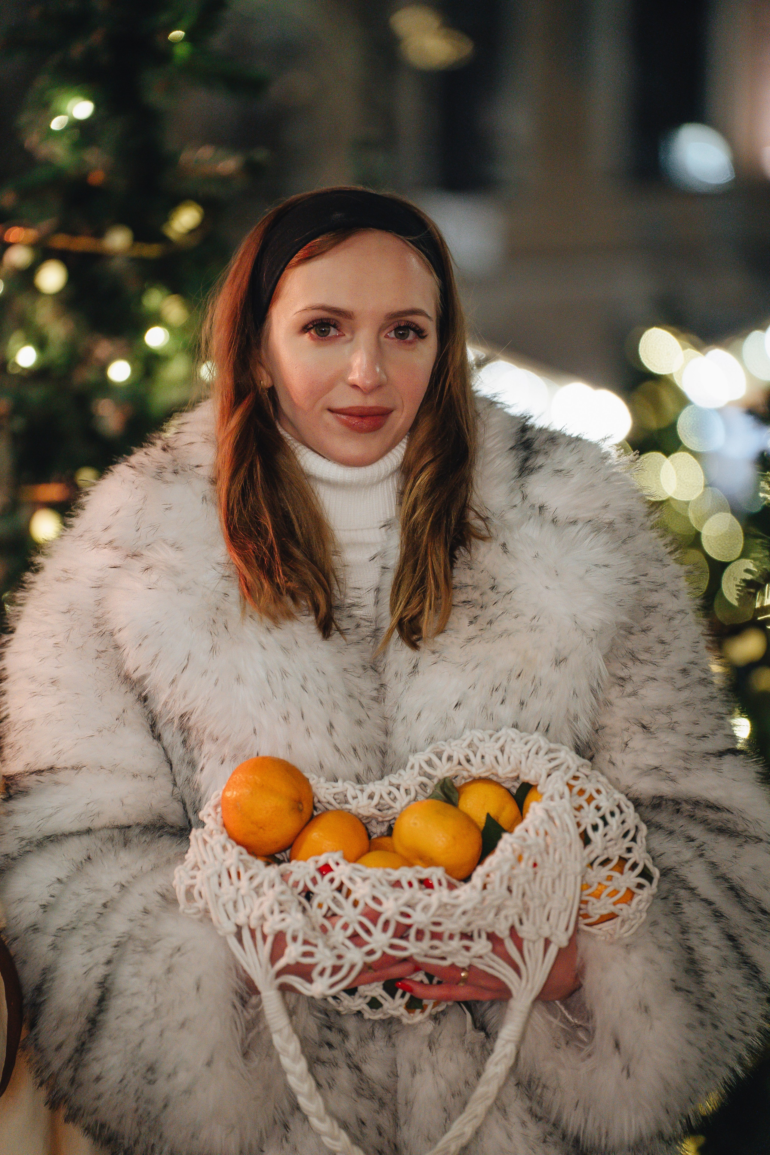 ПРОГУЛКА НА МАНЕЖНОЙ ПЛОЩАДИ ДЛЯ ДЕВУШКИ ПЕРЕД НОВЫМ ГОДОМ (НОВОГОДНЯЯ ФОТОСЕССИИЯ НА МАНЕЖНОЙ ПЛОЩАДИ). Профессиональный фотограф, Санкт-Петербург — Виктория Богомолова