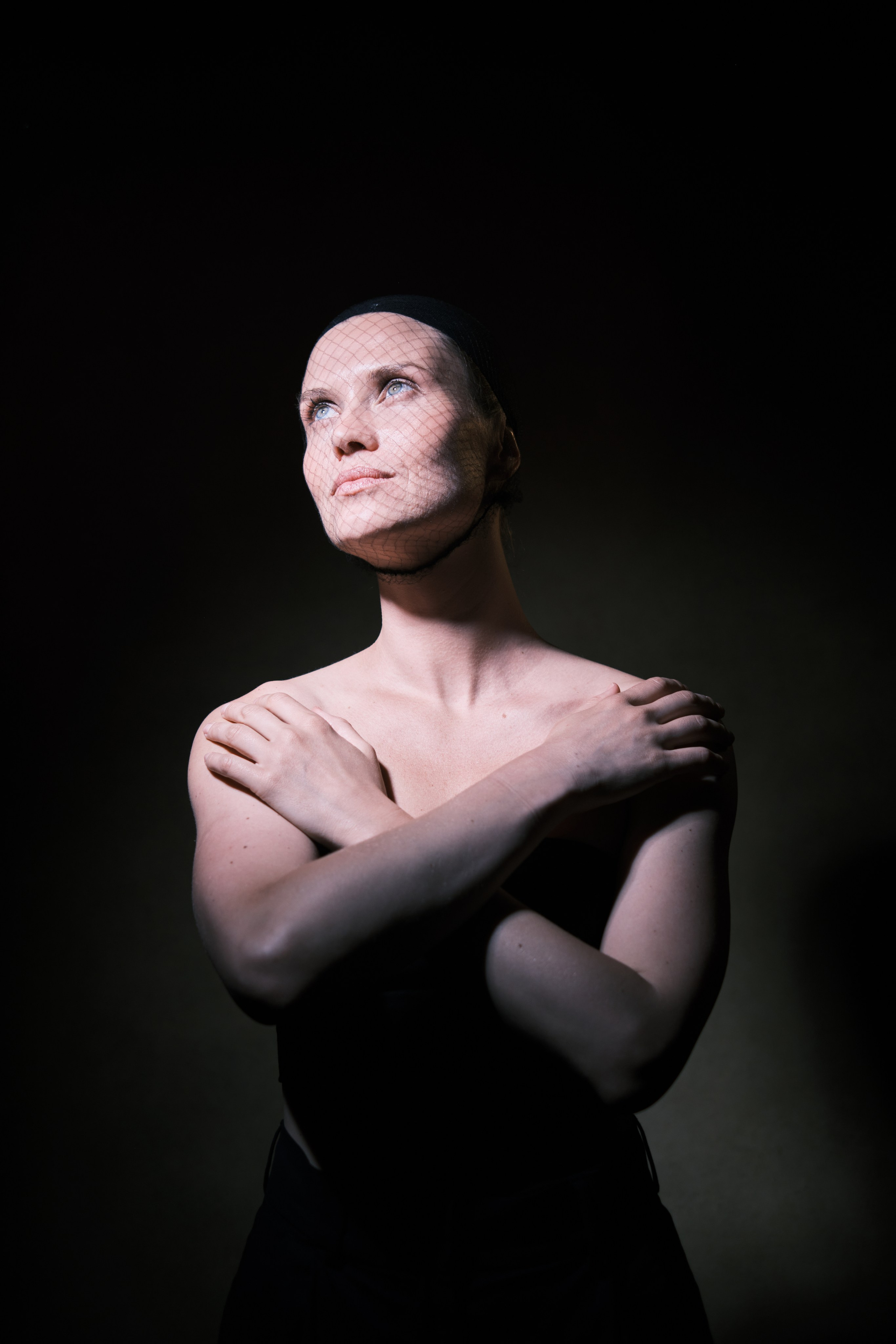 Художественный портрет в драматичном освещении