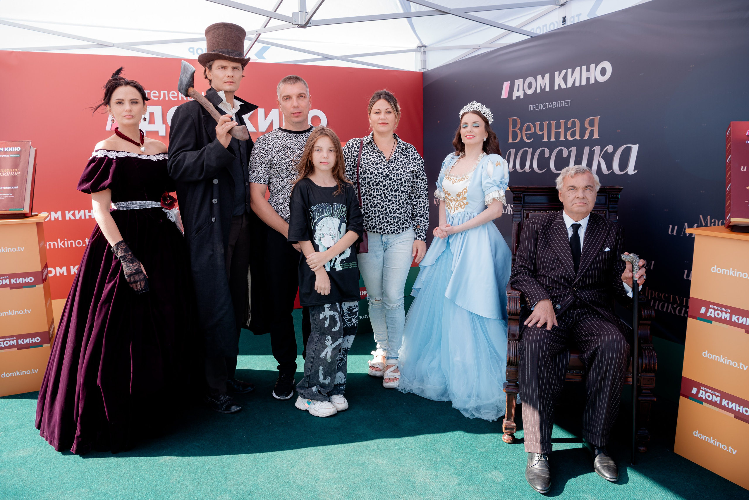 Портретные фото с артистами в палатке Триколор Дом Кинов на день города Волгоград. Фотограф в Волгограде и Волжском Александр Горбань