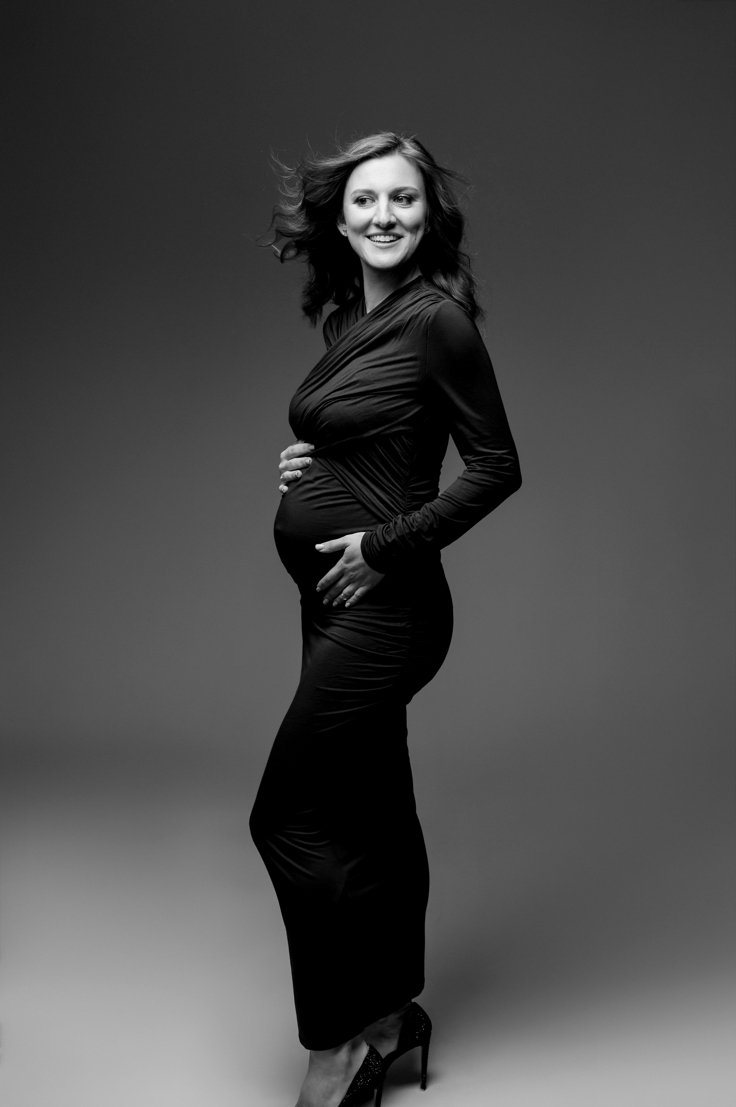 Фотосессия беременности СПб. Профессиональный фотограф беременности в СПБ. Стильные фотосессии беременности в стиле минимализм и классическая фотография