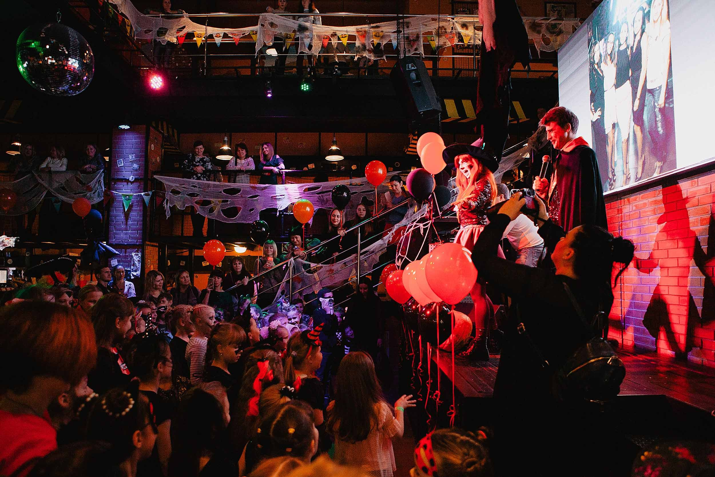 Хэллоуин в «Свои да наши». Ваш репортажный фотограф Артемий Антонов