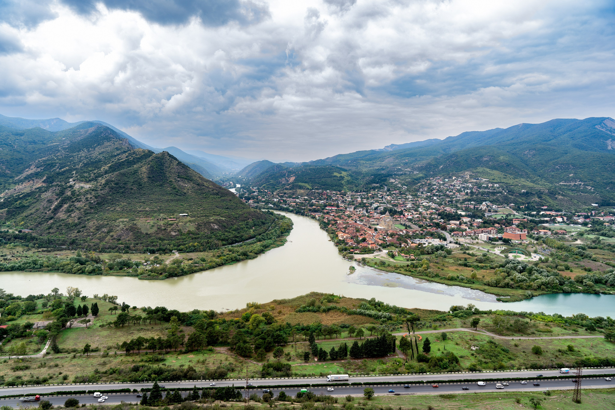 ГРУЗИЯ. ПОБУДЬ ЗДЕСЬ И ЦЕЛЕЕ БУДЕТ ЭТОТ МИР