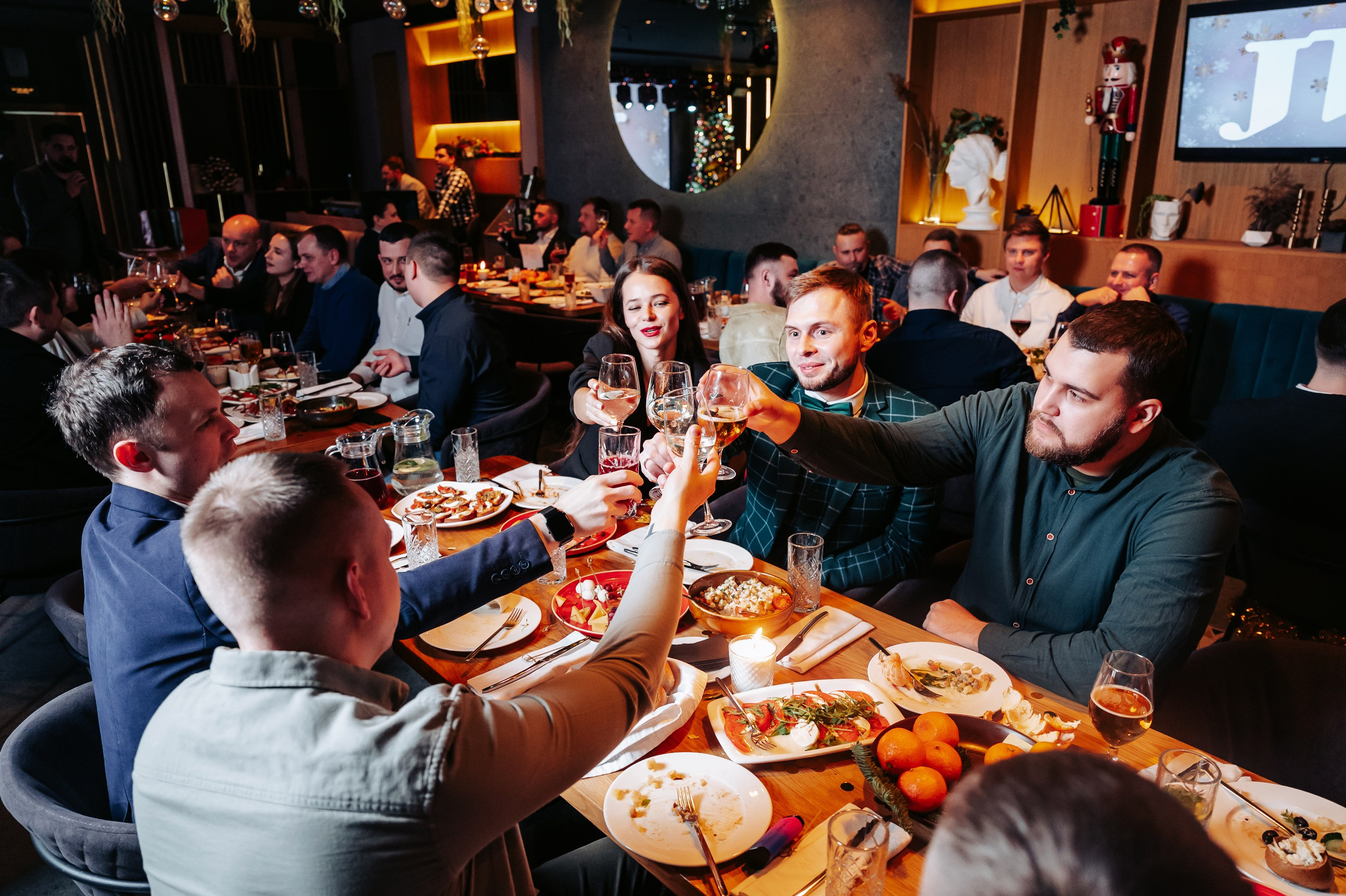 Новогодний корпоратив в караоке баре. Фотограф Дмитрий Сермяжко