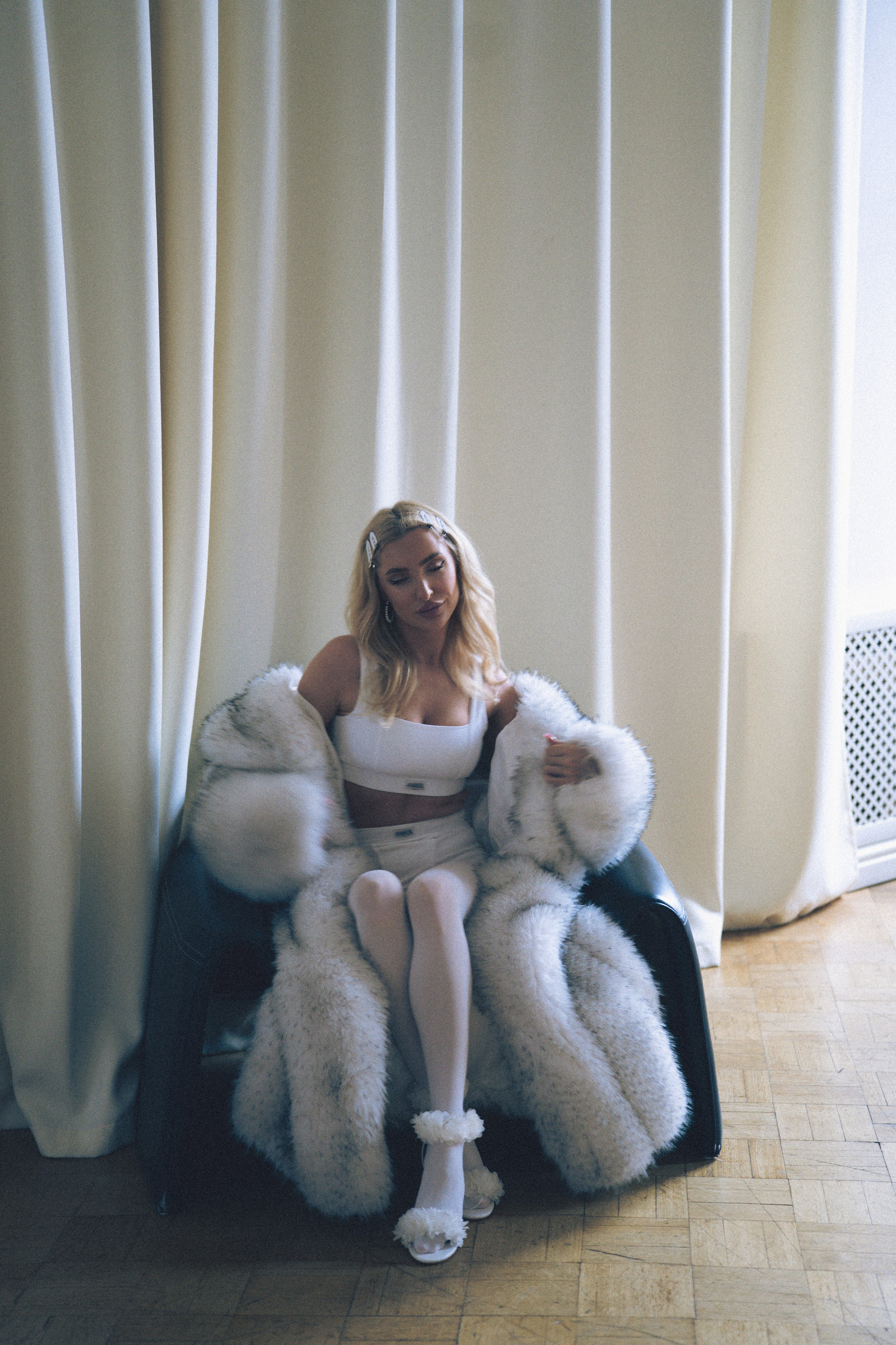 МИНИМАЛИЗМ В СТУДИИ НА ЧЕРНЫШЕВСКОЙ В СТУДИИ С БАЛКОНОМ. Профессиональный фотограф, Санкт-Петербург — Виктория Богомолова