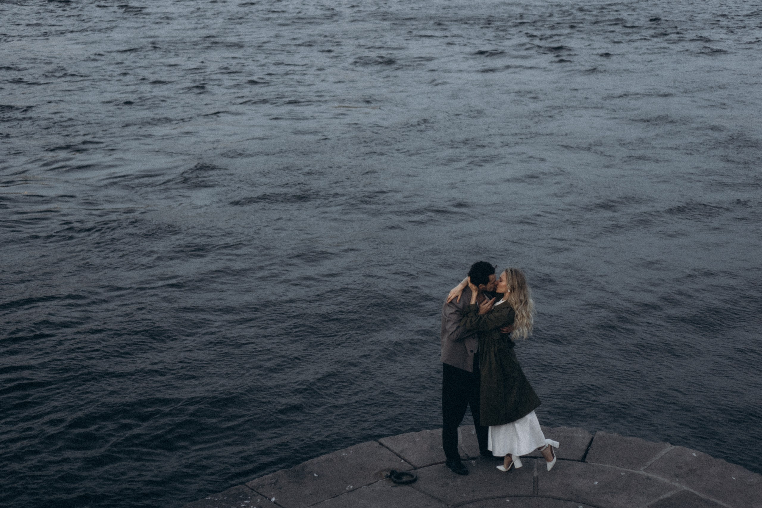 СВАДЕБНАЯ СЬЕМКА ПАРЫ НА РАССВЕТЕ В БЕЛЫЕ НОЧИ И ПРОГУЛКА С РАЗВОДНЫМИ МОСТАМИ И ПИКНИК ВОЗЛЕ ИСАКИЕВСКОГО СОБОРА. Профессиональный фотограф, Санкт-Петербург — Виктория Богомолова