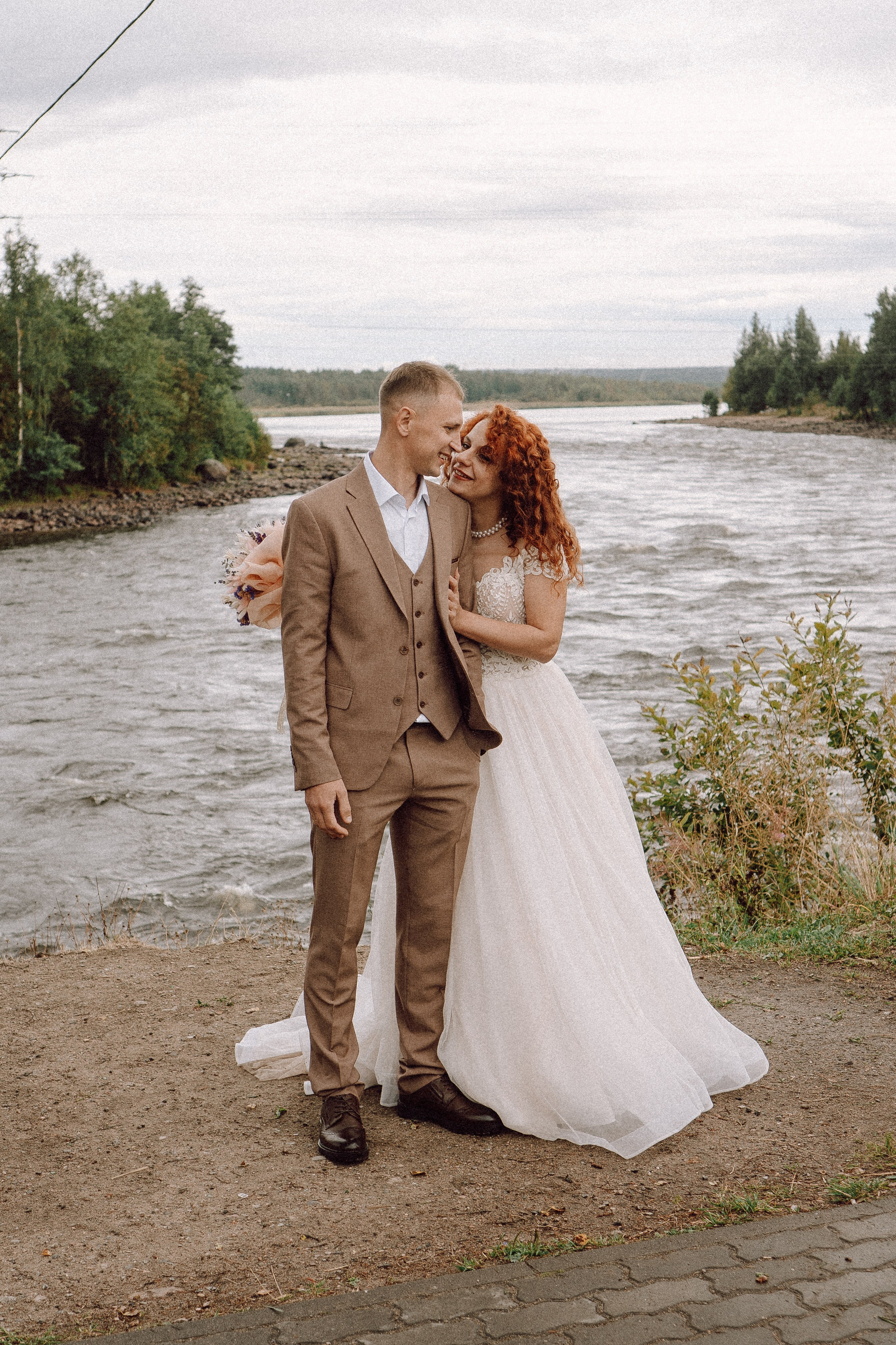 СВАДЕБНАЯ ФОТОСЕССИИЯ ПАРЫ В ГОРОДЕ ПРИОЗЕРСК В СОСНОВОМ ЛЕСУ И С ПИКАПОМ. Профессиональный фотограф, Санкт-Петербург — Виктория Богомолова