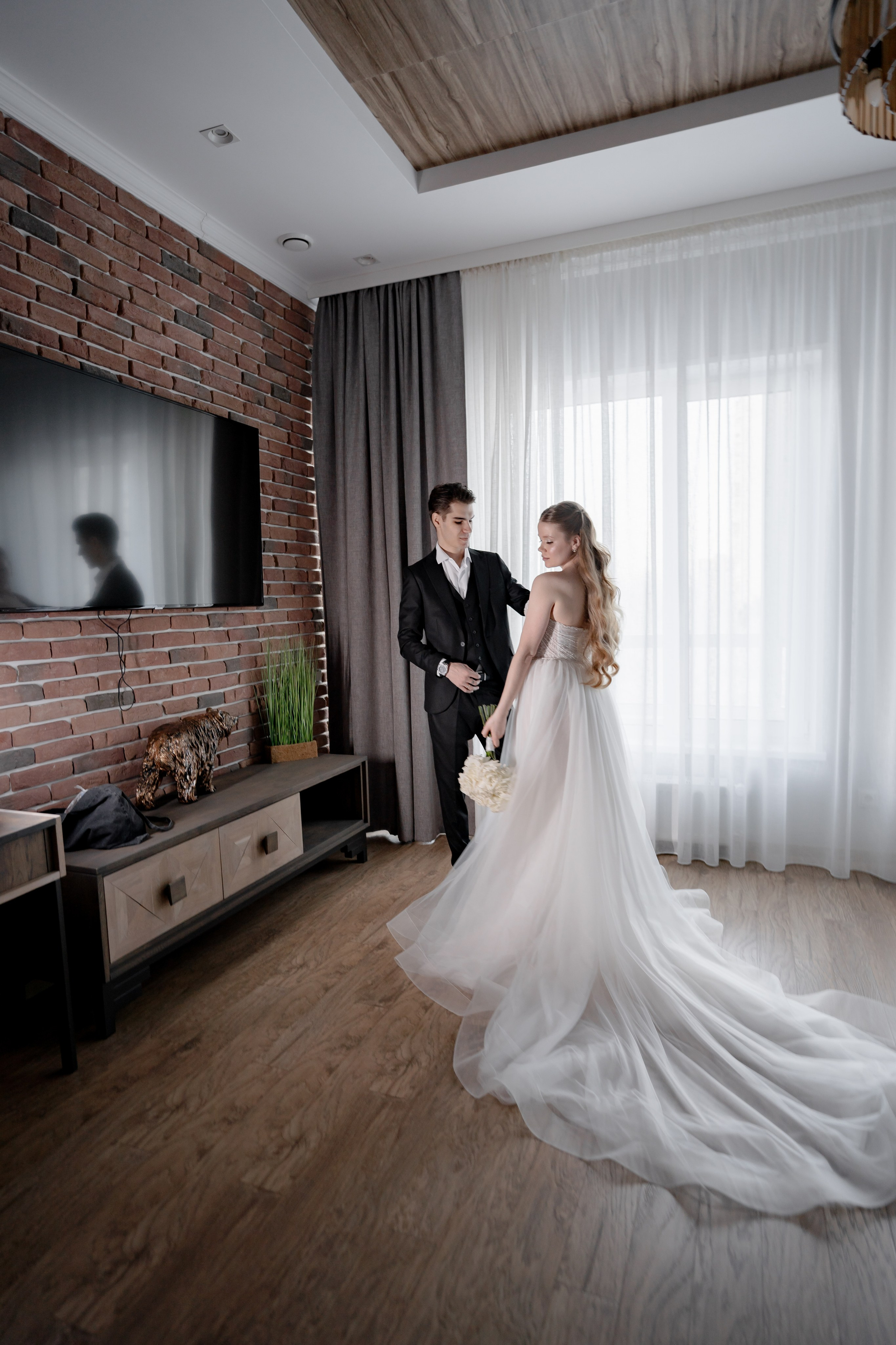 СВАДЕБНАЯ СЬЕМКА СБОРОВ В ОТЕЛЕ И ВЫЕЗД НА ЦЕРЕМОНИЮ (СНЯТО В СИБИРЕ В НИЖНЕВАРТОВСКЕ)М. Профессиональный фотограф, Санкт-Петербург — Виктория Богомолова