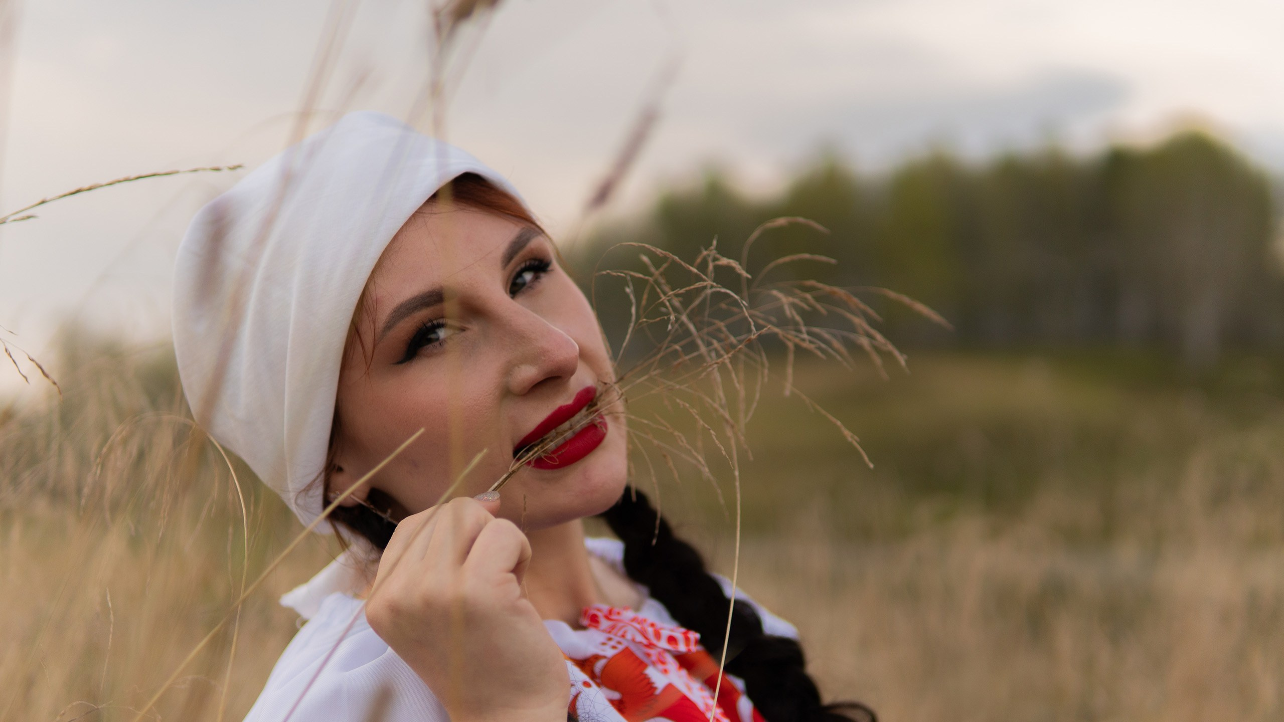 Тематическая \ Творческая \ Фотосъёмка в славянском наряде: Татьяна — гармония традиций и природы. Hannanovmoments