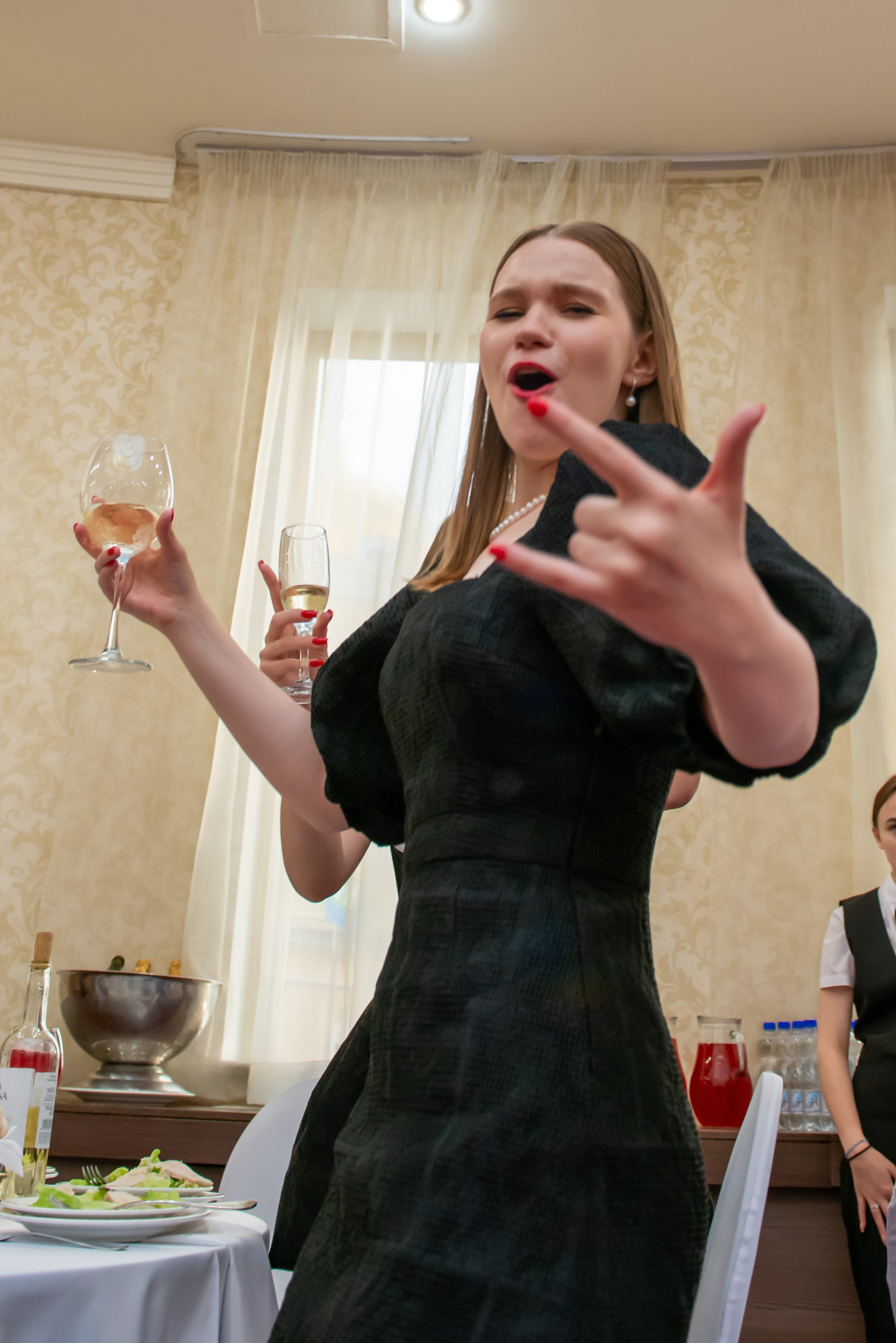 Выпускной вечер в гимназии № 37, ресторан La Ronde