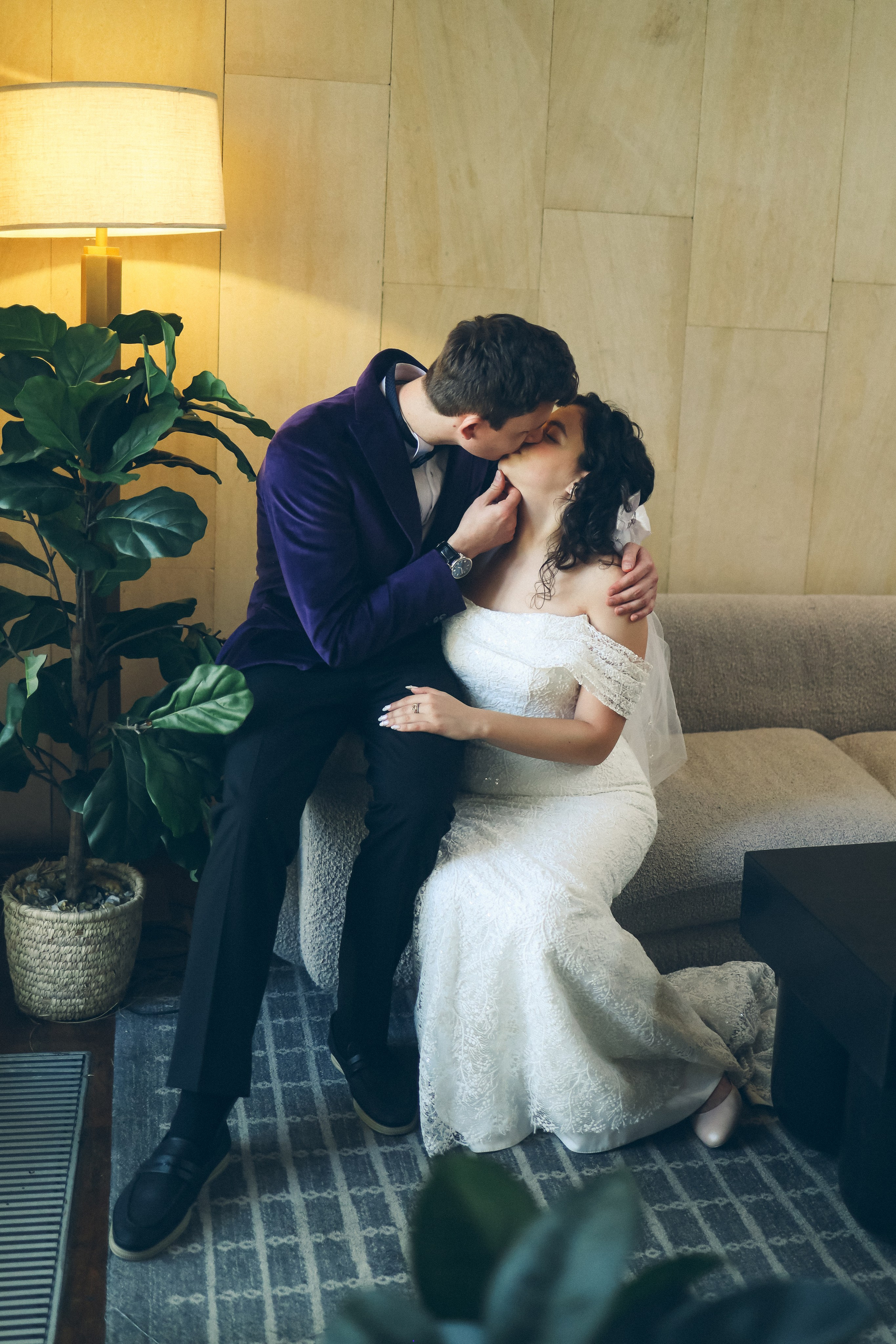 Илья и Науэль, прогулка и роспись в пространстве Yauza. Свадебный и портретный фотограф в Москве Кристина Золотова