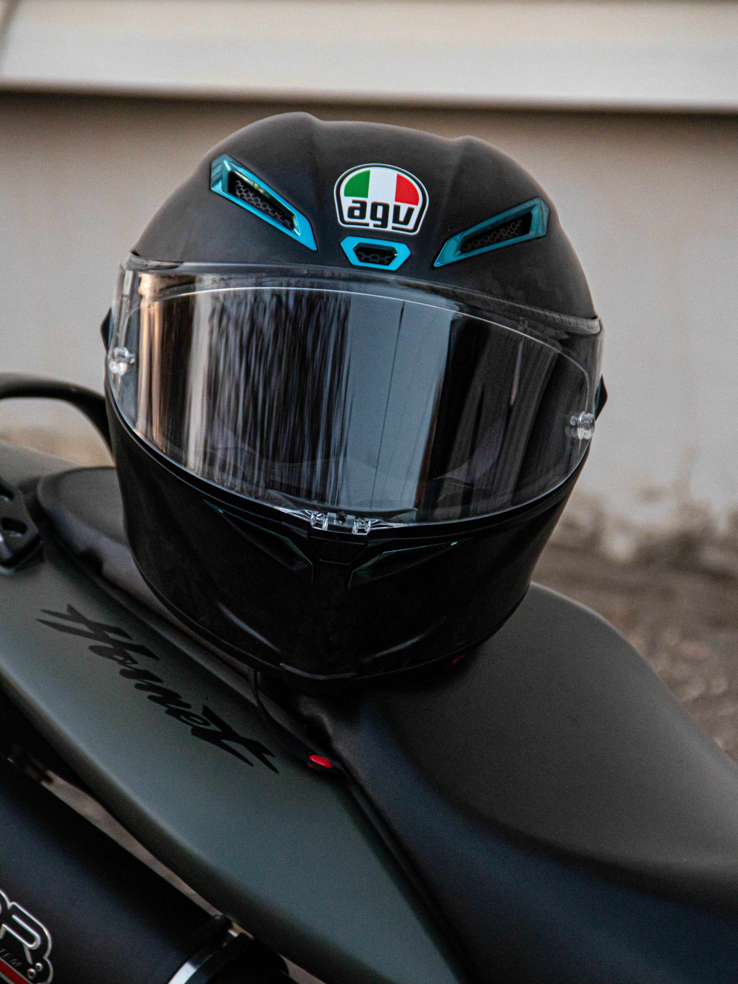 Мотоциклетный шлем. «Матрица»