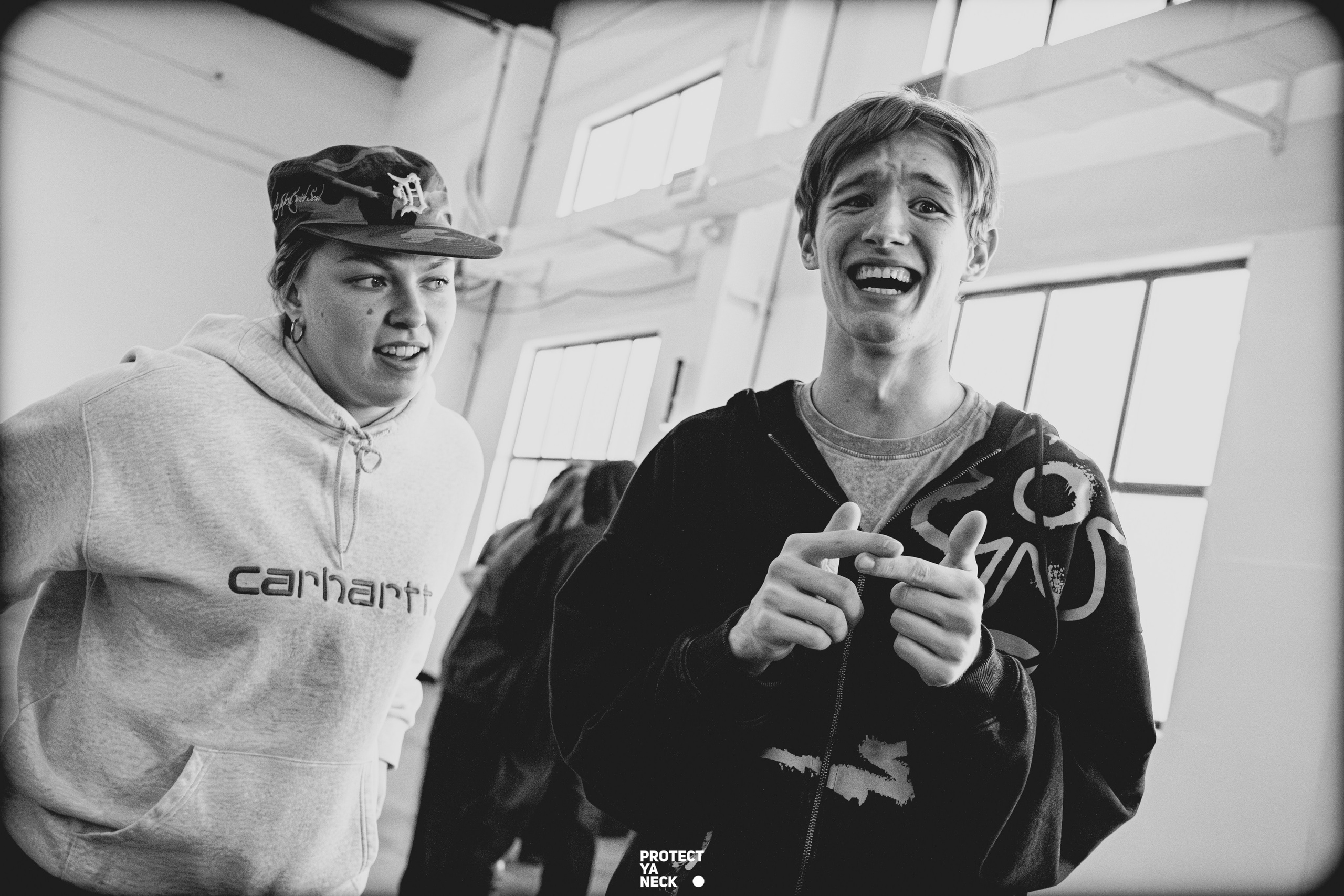 PROTECT YA NECK 22/03 (@youlovebu). Соня бу тебя сфоткала