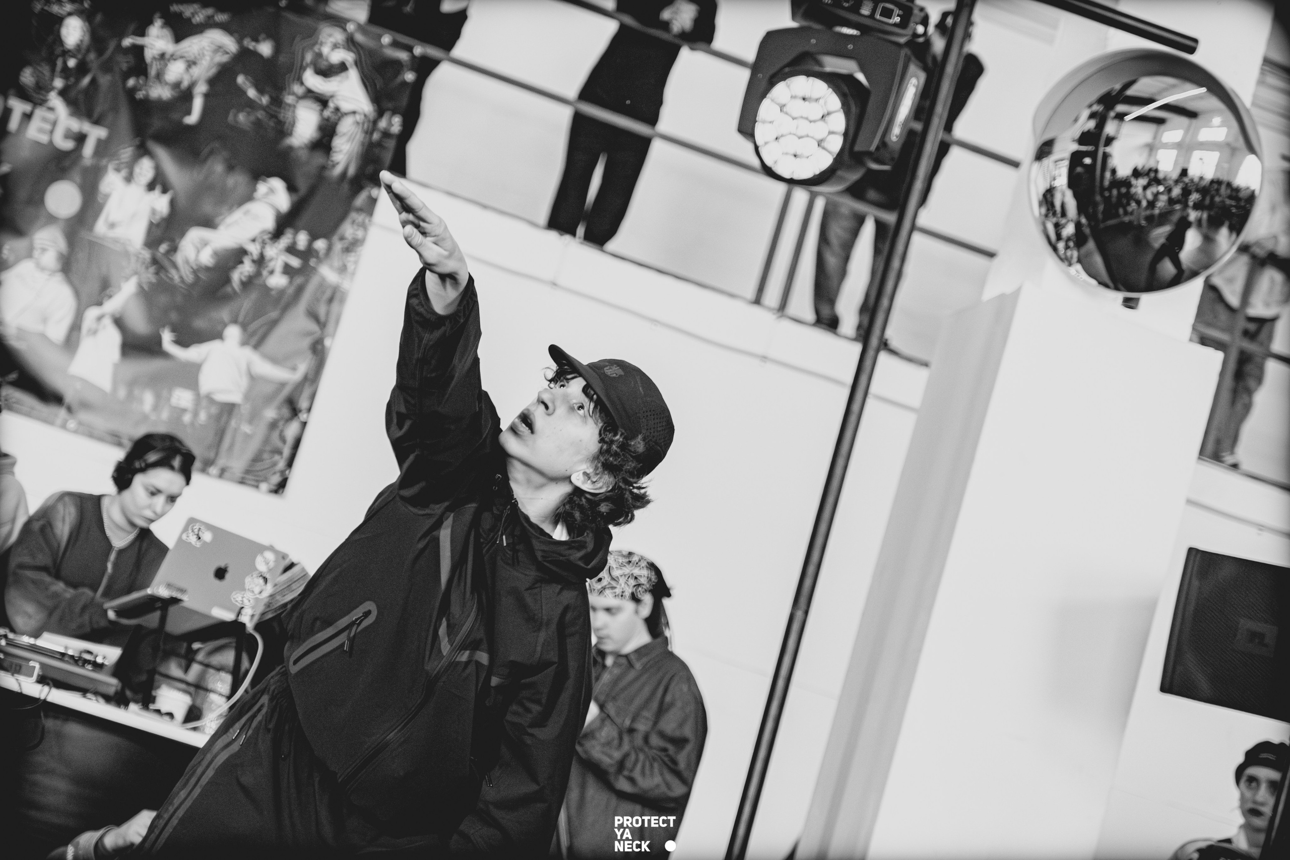 PROTECT YA NECK 22/03 (@youlovebu). Соня бу тебя сфоткала