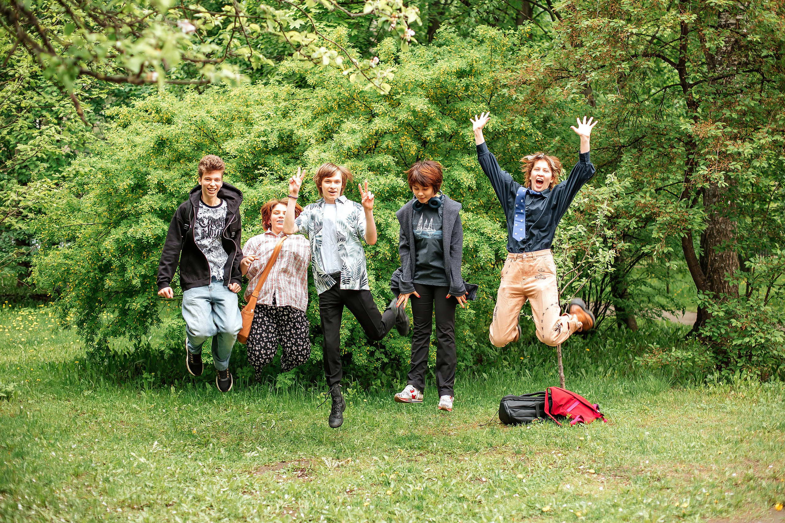 Старшеклассники, прогулка у школы. Семейный фотограф Любовь Саркеева